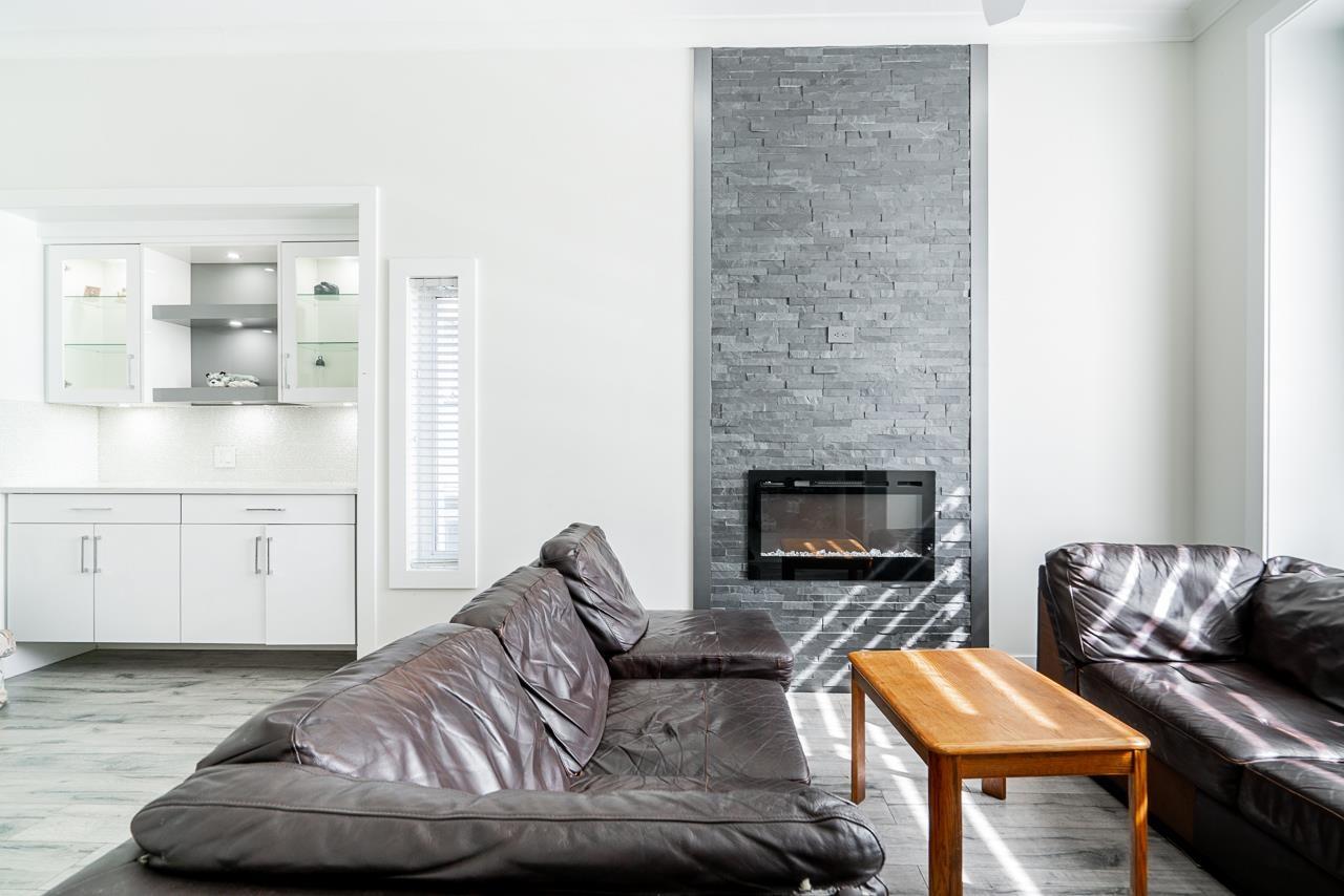 Property at 8185 146 STREET image 2