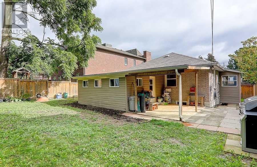 96 Baker Avenue W, Richmond Hill, Ontario  L4C 1X4 - Photo 4 - N9266417