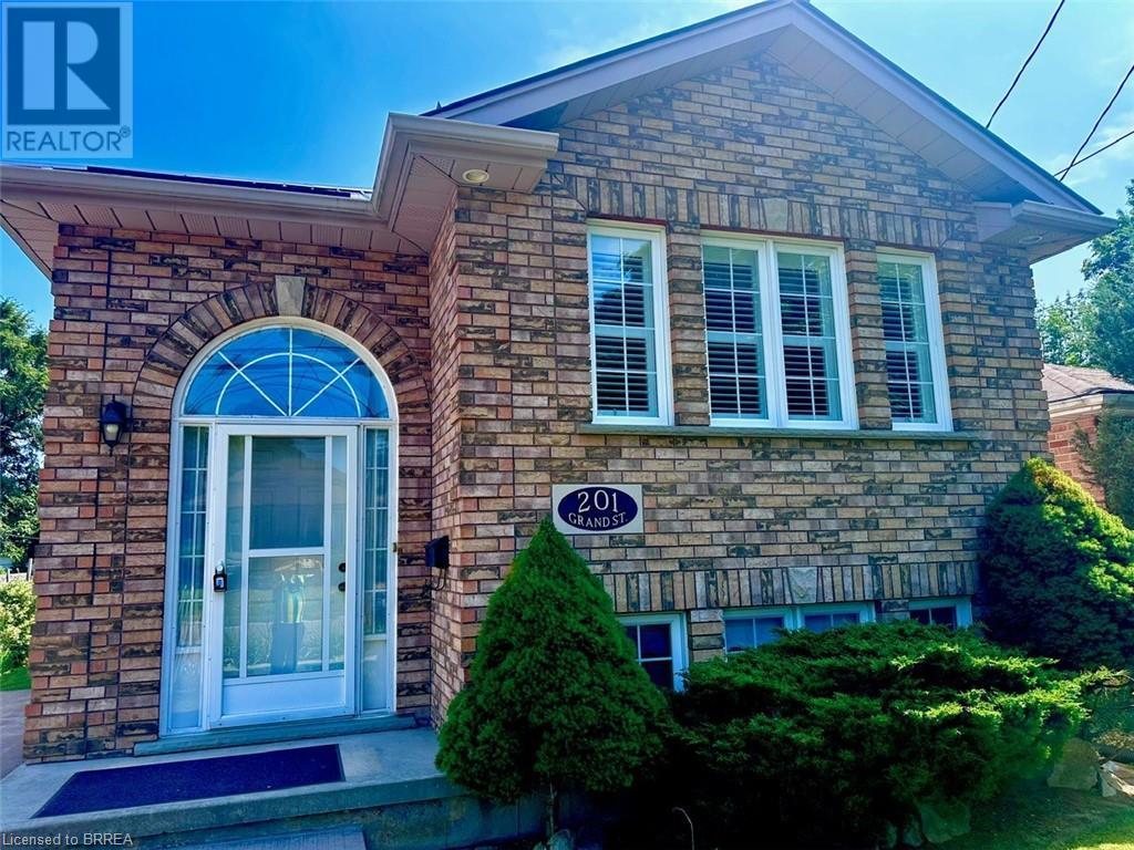 201 Grand Street, Brantford, Ontario  N3R 4C2 - Photo 1 - 40635992