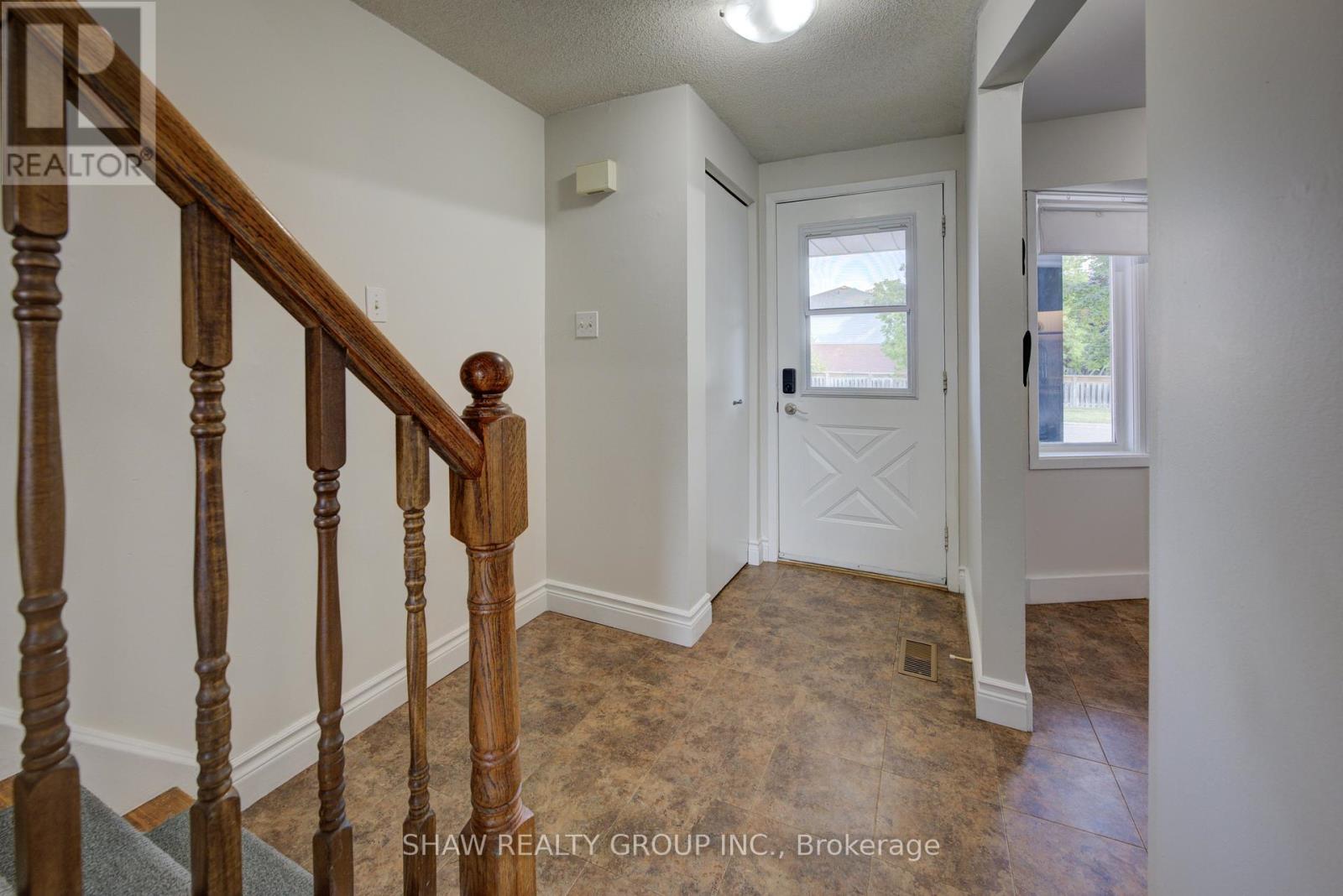 145 Ironstone Drive, Cambridge, Ontario  N1P 1A4 - Photo 4 - X9269420