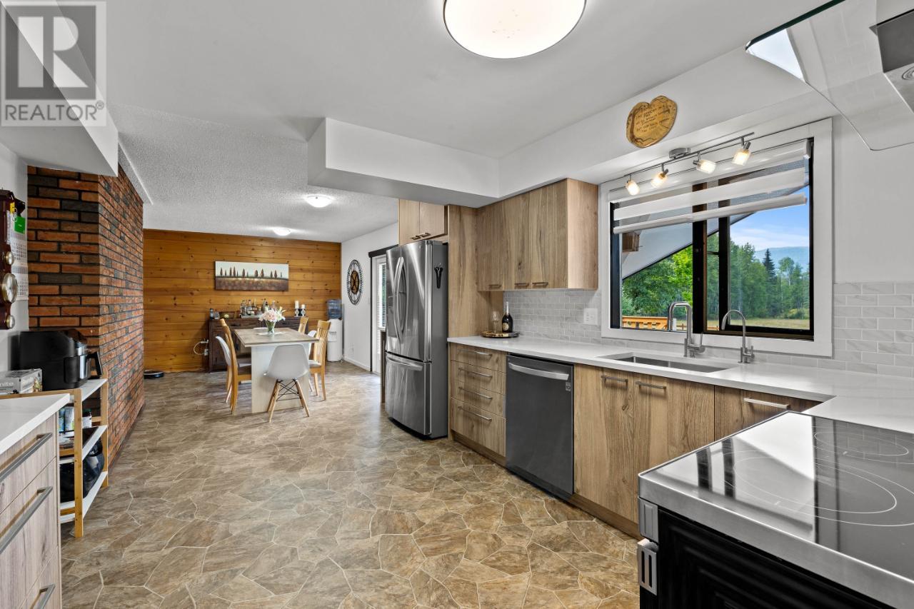 4853 Clearwater Valley Rd, Clearwater, British Columbia  V0E 1N1 - Photo 9 - 180546
