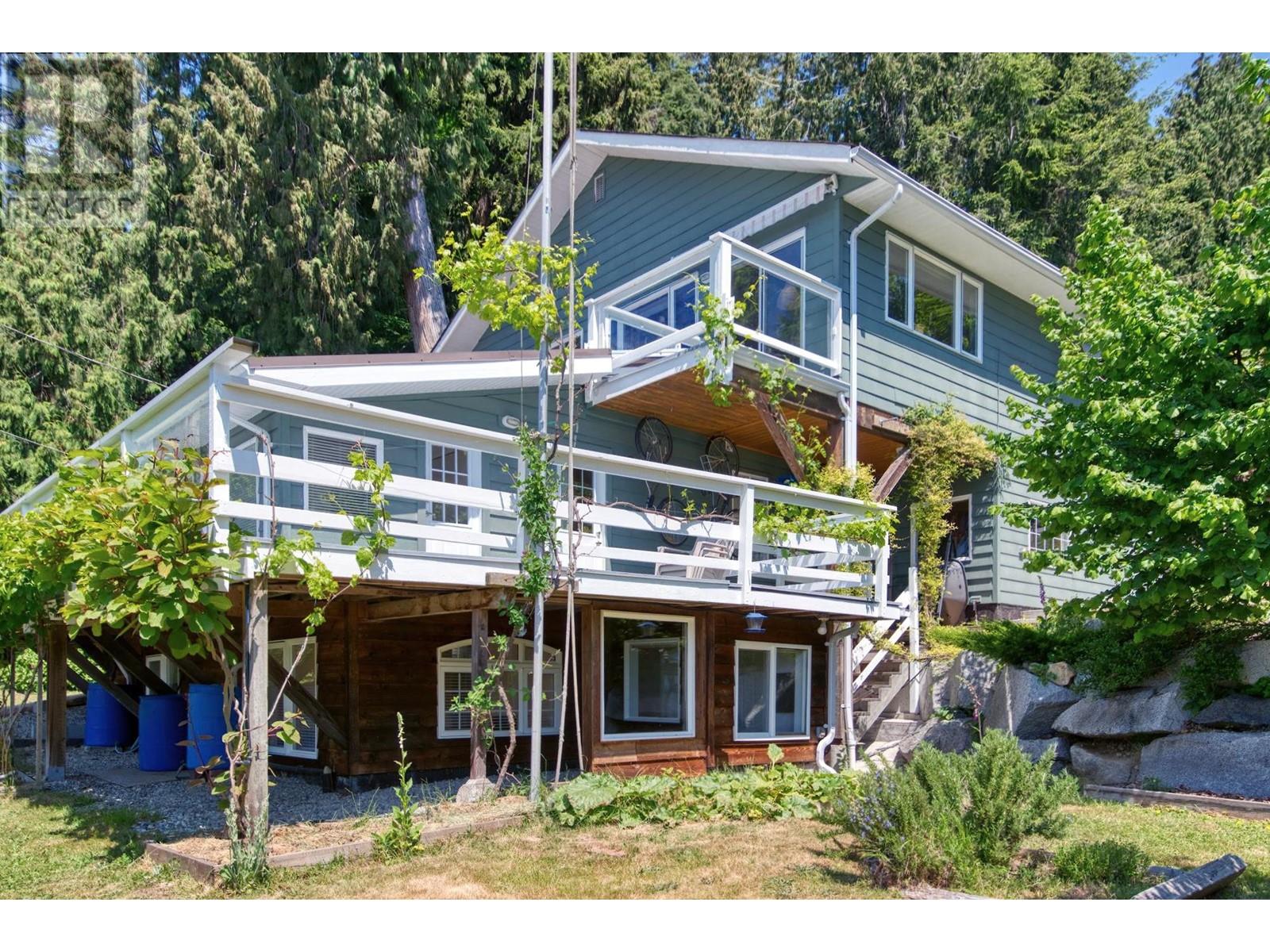 1664 Gower Point Road, Gibsons, British Columbia  V0N 1V5 - Photo 1 - R2855931