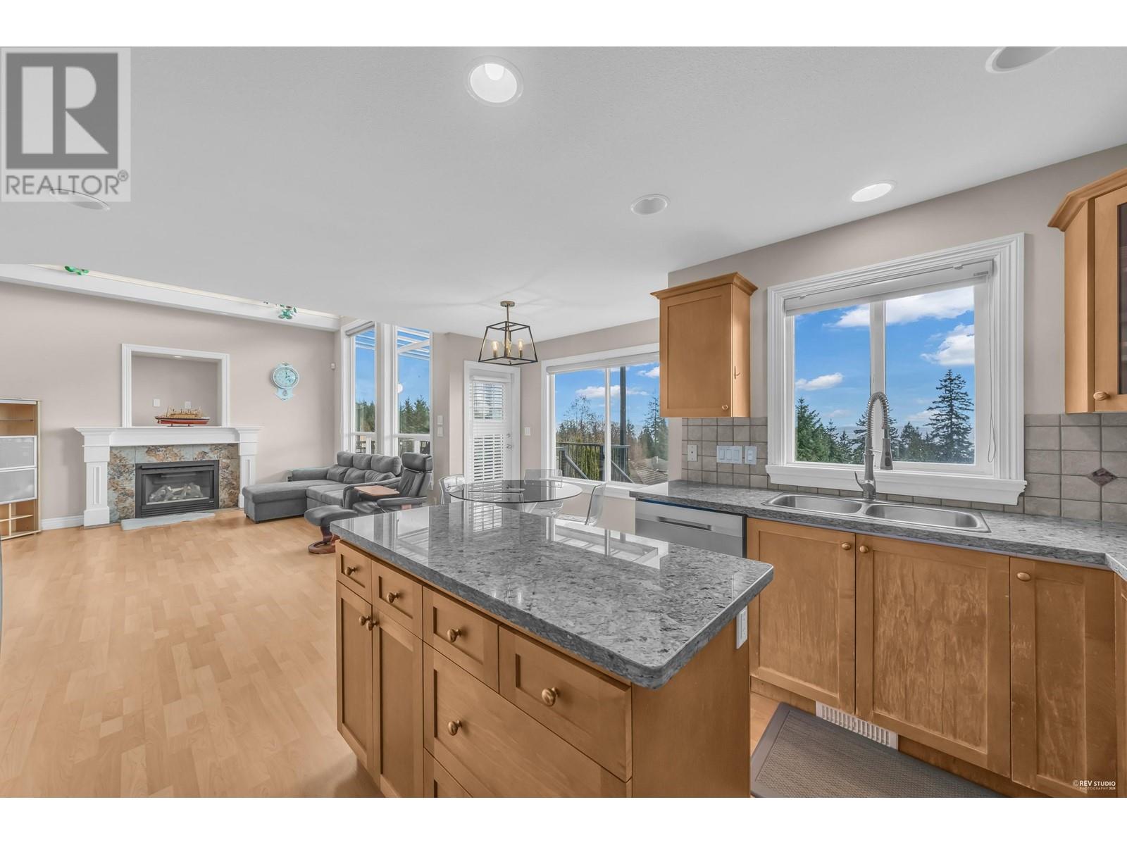 3010 Maplewood Court, Coquitlam, British Columbia  V3E 3P3 - Photo 12 - R2918162