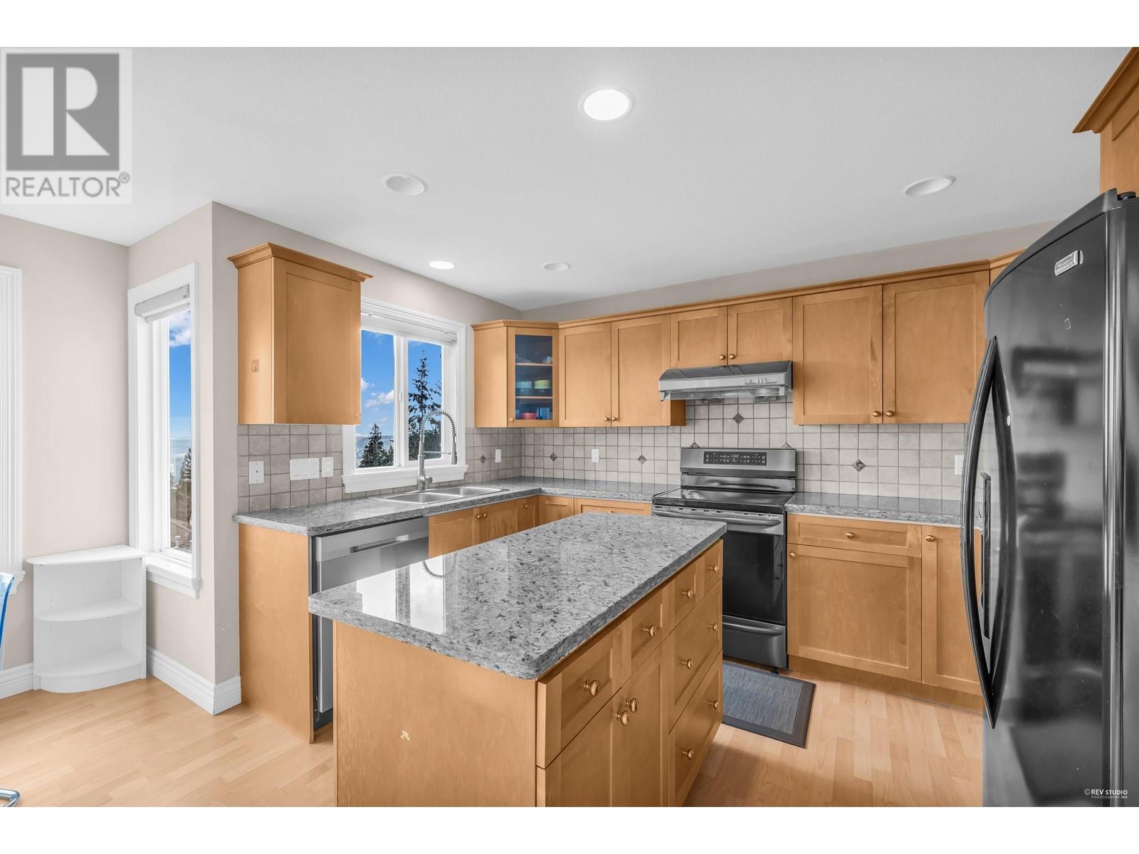 3010 Maplewood Court, Coquitlam, British Columbia  V3E 3P3 - Photo 14 - R2918162
