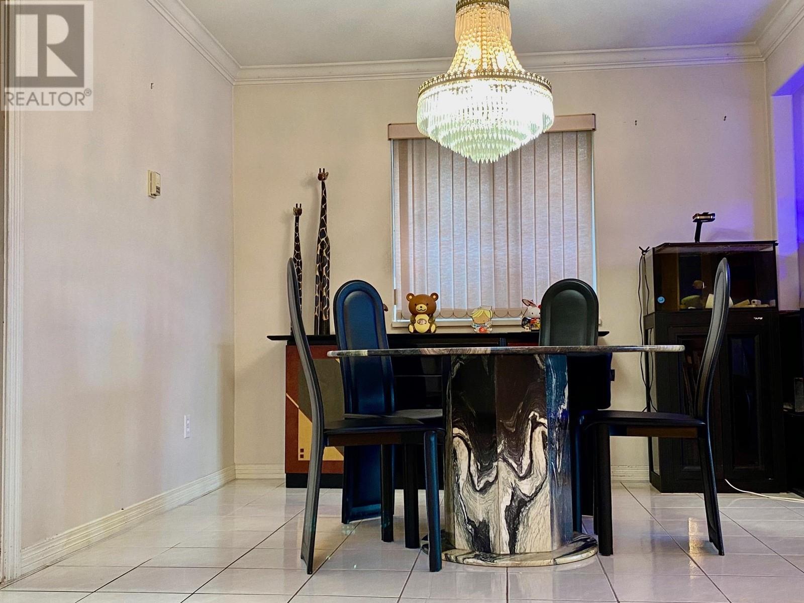 Listing Picture 5 of 20 : 3754 ELMWOOD STREET, Burnaby / 本拿比 - 魯藝地產 Yvonne Lu Group - MLS Medallion Club Member