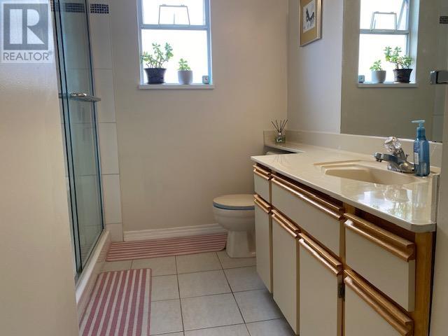 Listing Picture 17 of 20 : 3754 ELMWOOD STREET, Burnaby / 本拿比 - 魯藝地產 Yvonne Lu Group - MLS Medallion Club Member