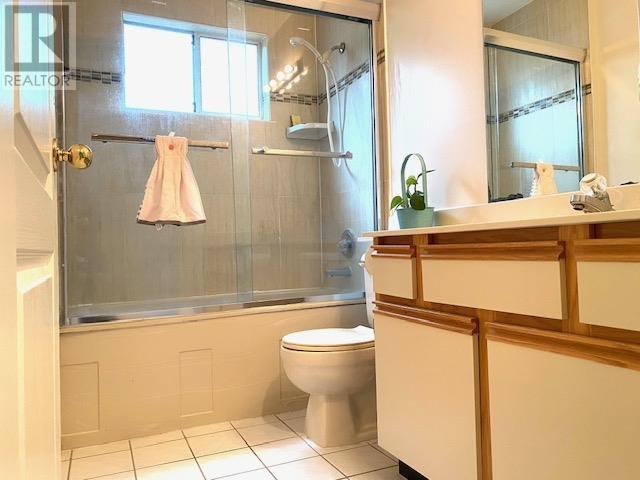 Listing Picture 16 of 20 : 3754 ELMWOOD STREET, Burnaby / 本拿比 - 魯藝地產 Yvonne Lu Group - MLS Medallion Club Member