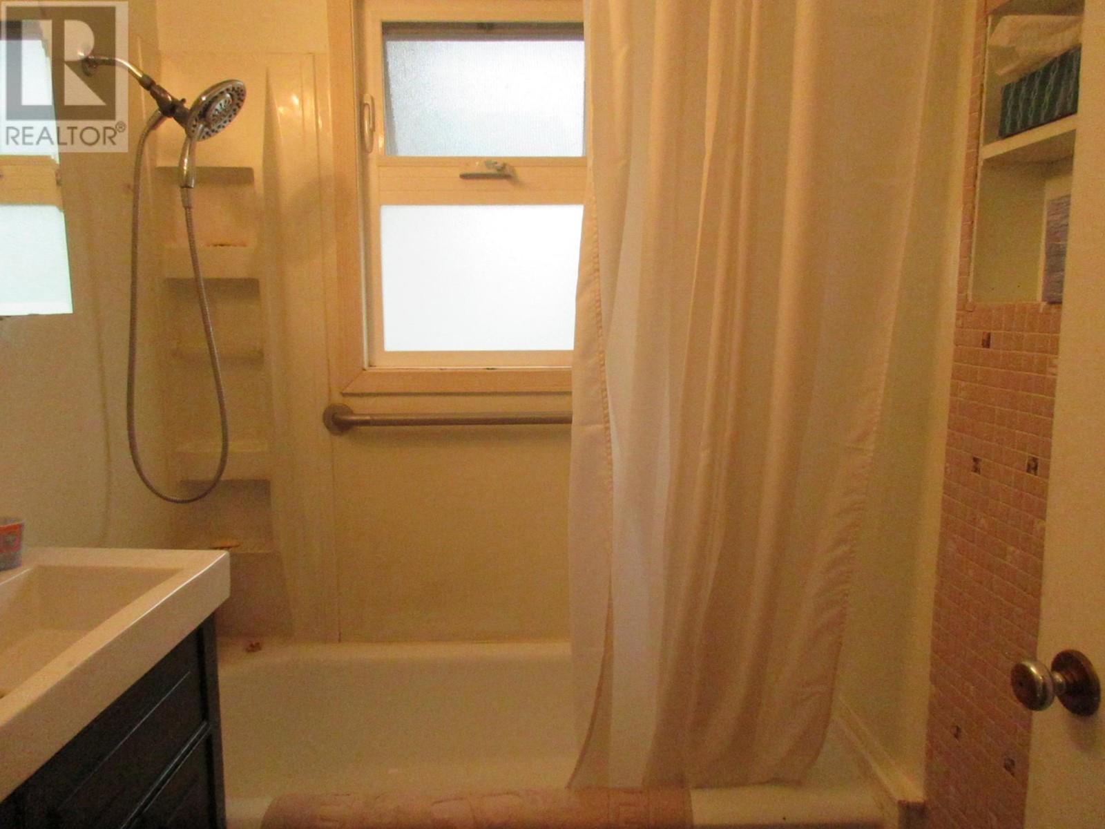 2025 Chapman Street, Merritt, British Columbia  V1K 1B8 - Photo 16 - 180553