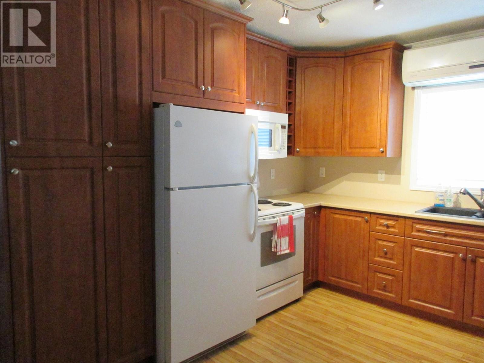 2025 Chapman Street, Merritt, British Columbia  V1K 1B8 - Photo 4 - 180553