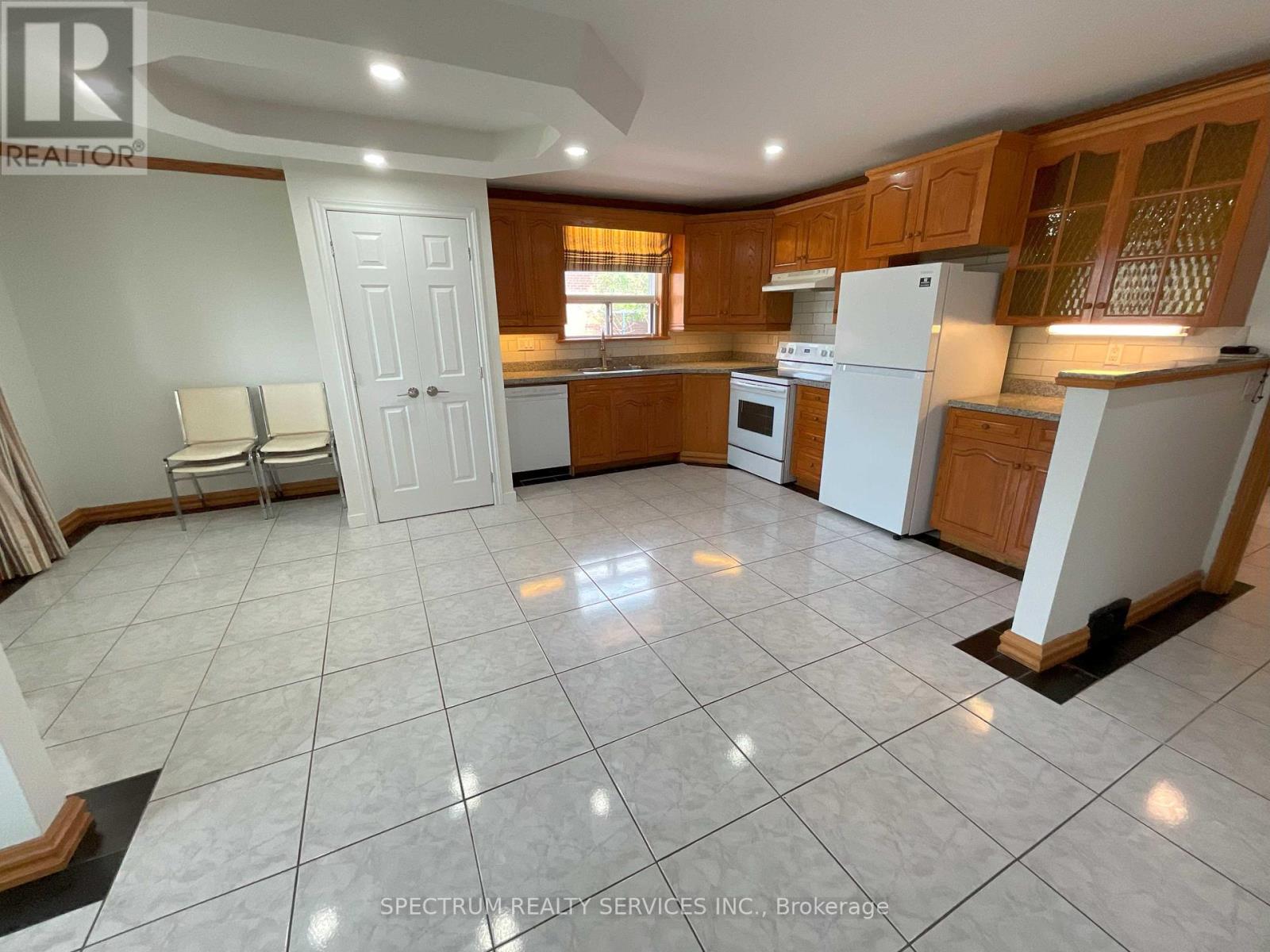 Upper - 129 Tavistock Boulevard, Toronto, Ontario  M3M 2P3 - Photo 6 - W9269938