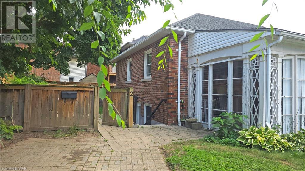 2 Adie Place, St. Catharines, Ontario  L2R 2K7 - Photo 1 - 40636815