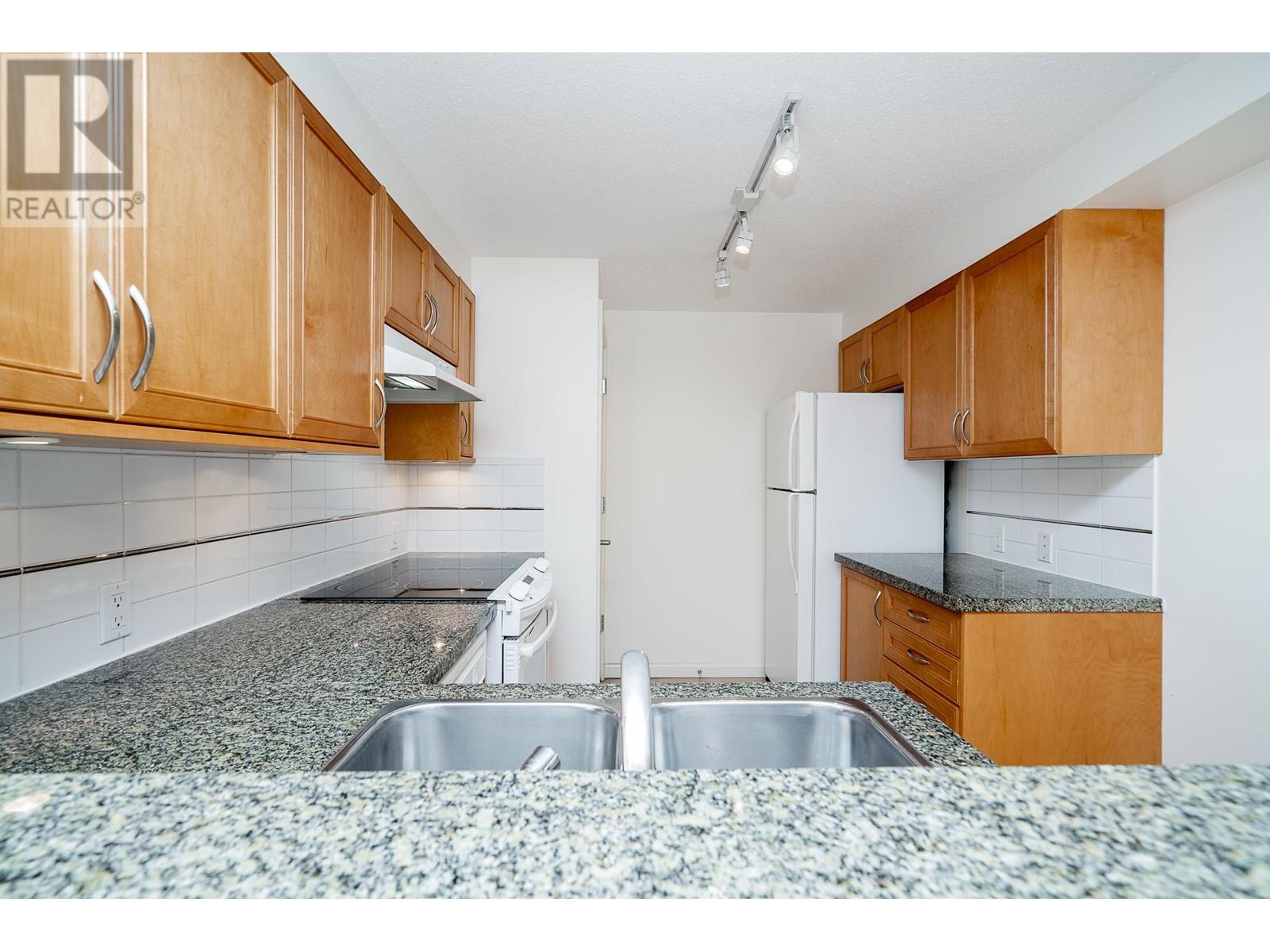 Listing Picture 18 of 28 : TH8 1889 ROSSER AVENUE, Burnaby / 本拿比 - 魯藝地產 Yvonne Lu Group - MLS Medallion Club Member