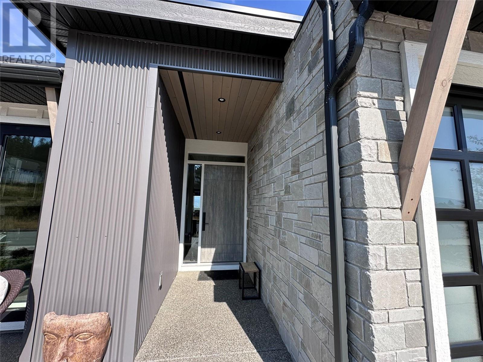 Property at 224 Diamond Way image 2