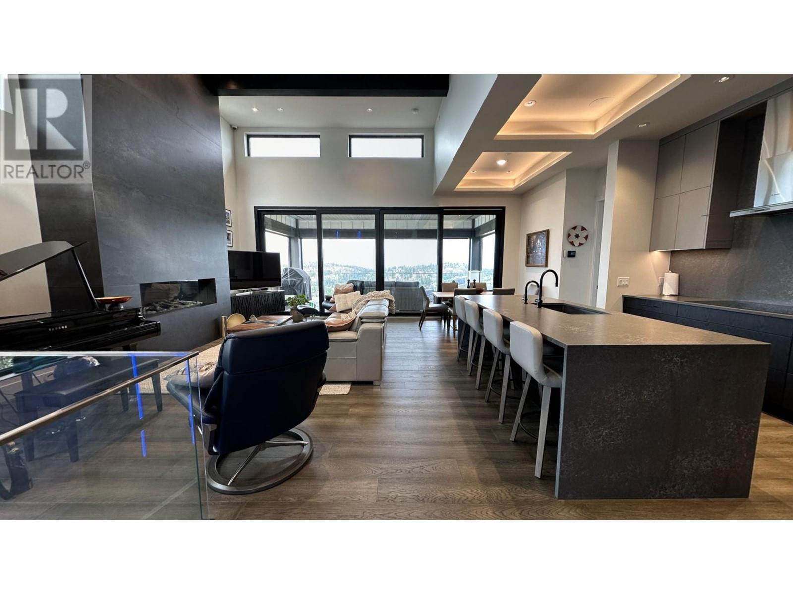 Property at 224 Diamond Way image 4