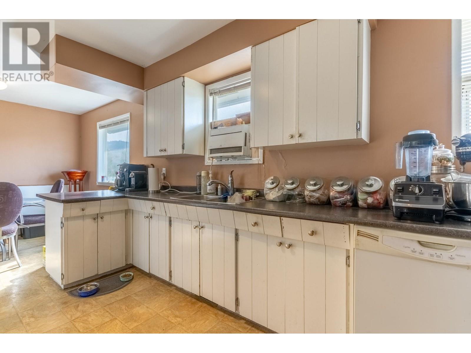 923 12th Street, Kamloops, British Columbia  V2B 3C3 - Photo 14 - 180559