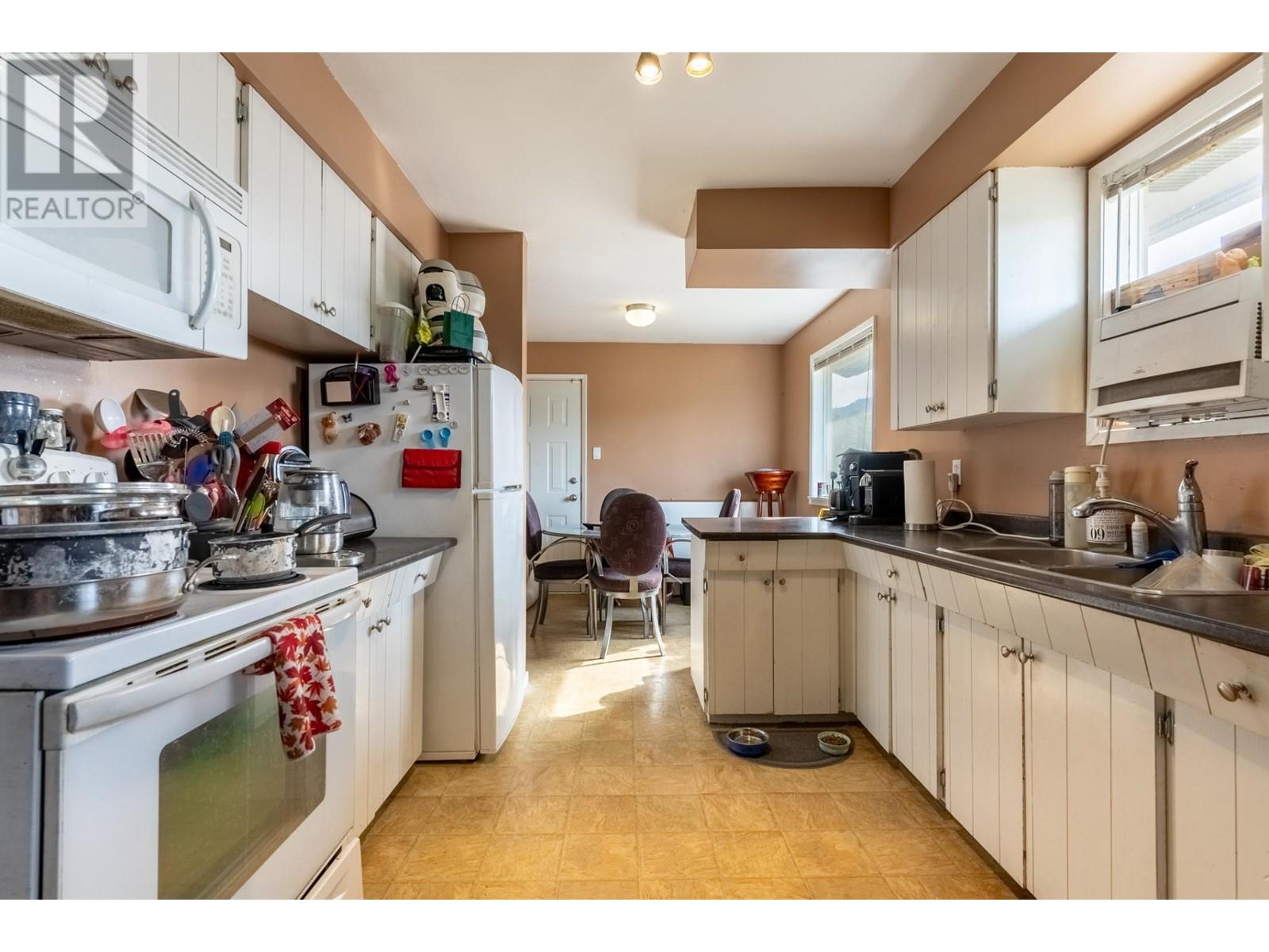 923 12th Street, Kamloops, British Columbia  V2B 3C3 - Photo 15 - 180559