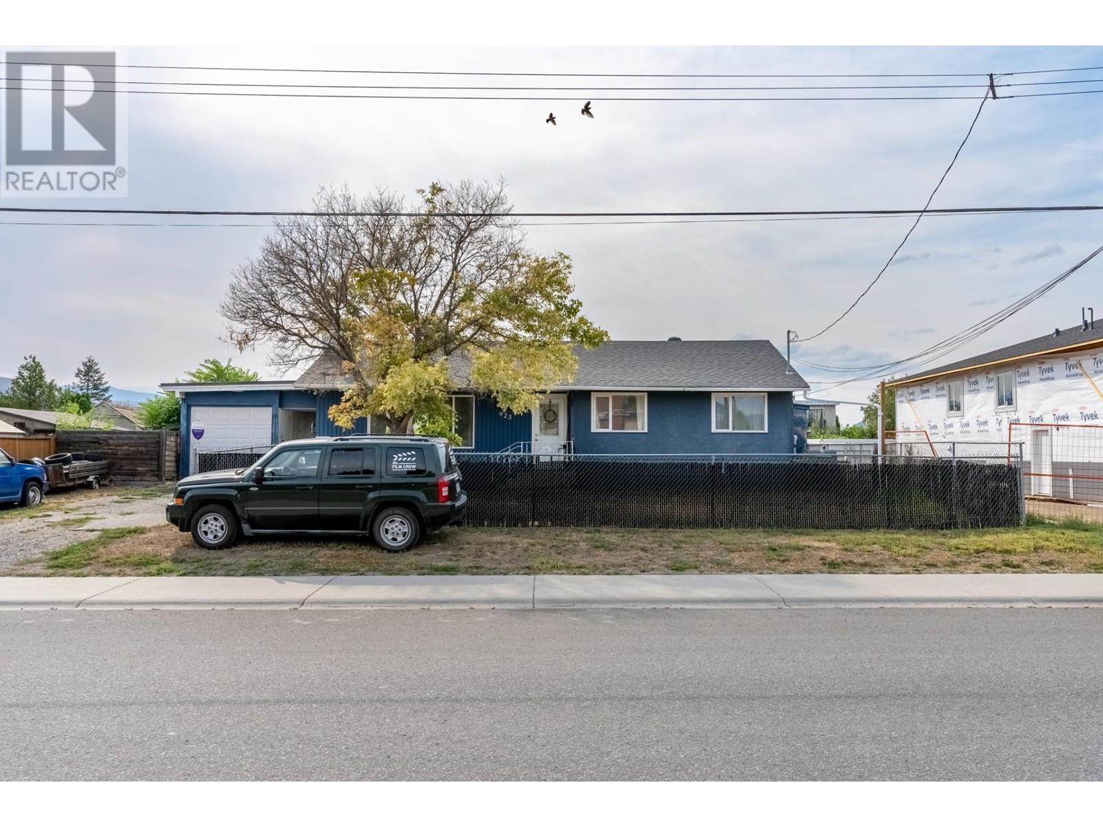 923 12th Street, Kamloops, British Columbia  V2B 3C3 - Photo 2 - 180559