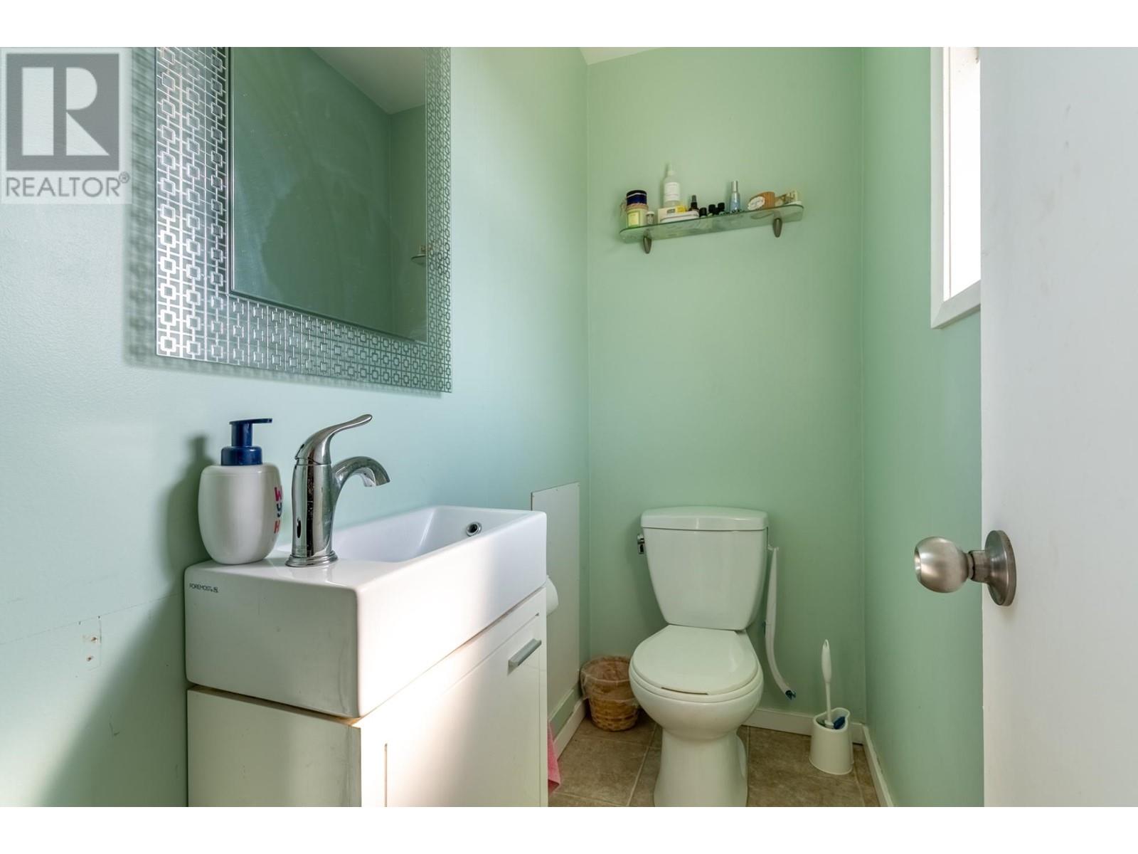 923 12th Street, Kamloops, British Columbia  V2B 3C3 - Photo 5 - 180559