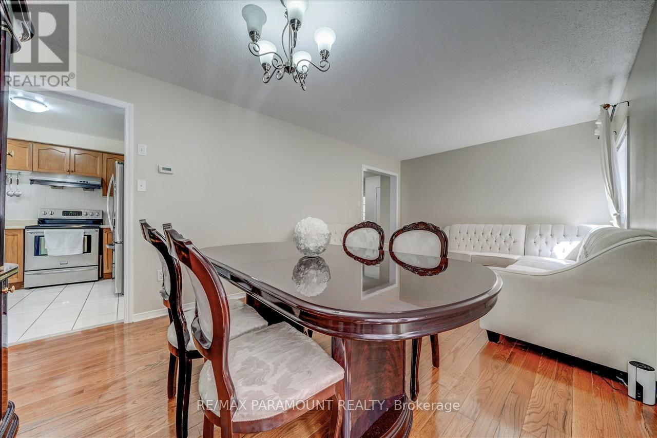 18 Brando Avenue, Markham (Middlefield), Ontario  L3S 4H2 - Photo 5 - N9270236