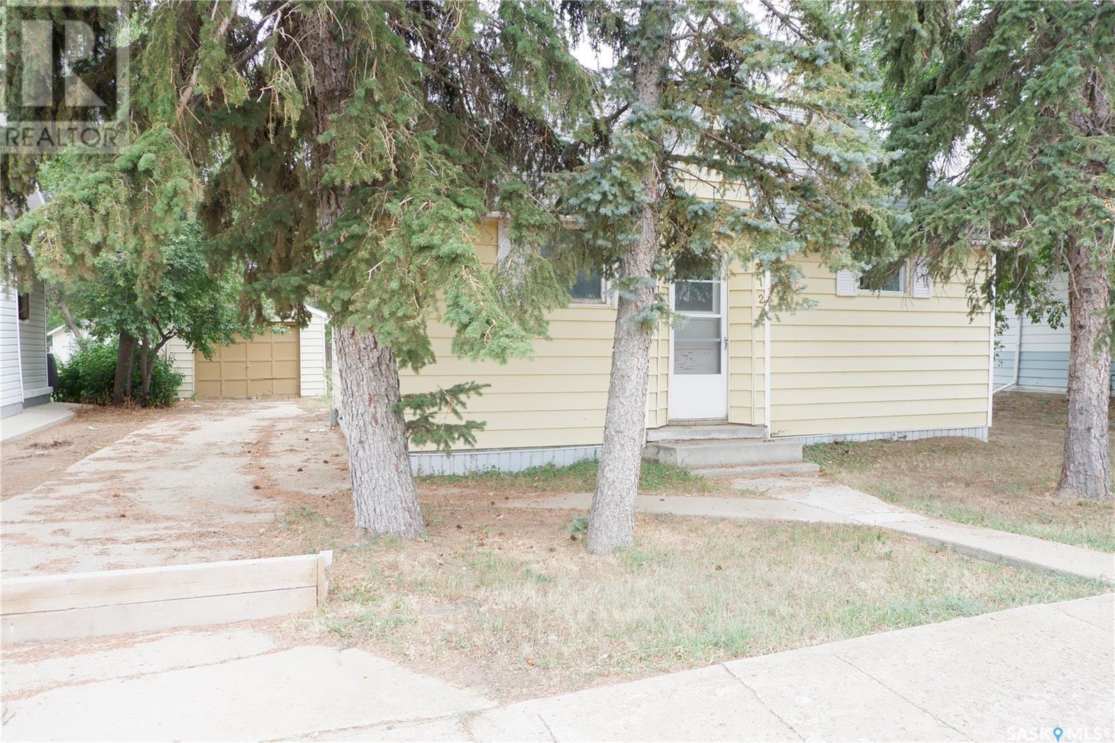 112 5th AVENUE E, gravelbourg, Saskatchewan