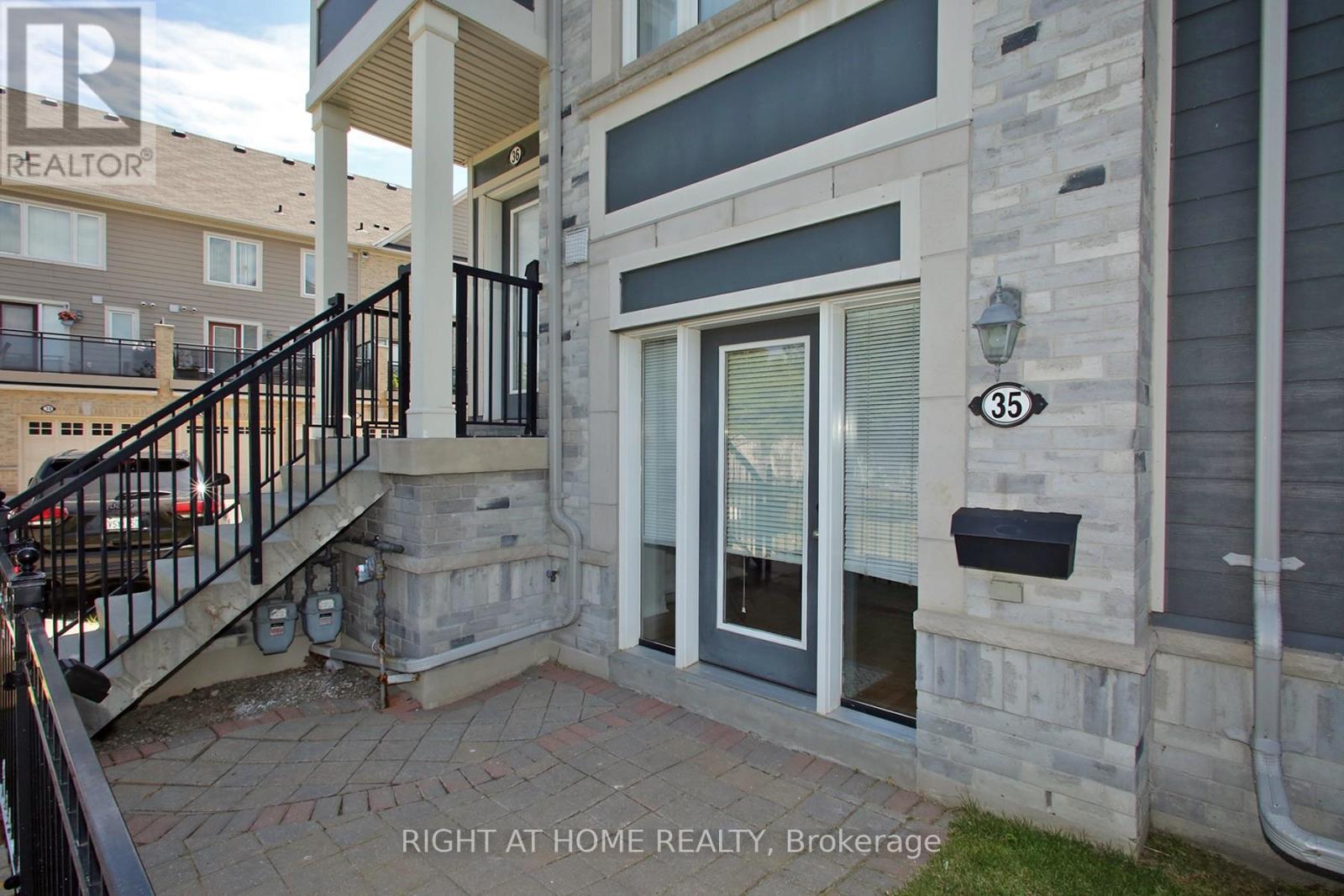 35 - 60 Fairwood Circle S, Brampton (Sandringham-Wellington), Ontario  L6R 0Y6 - Photo 2 - W9270517