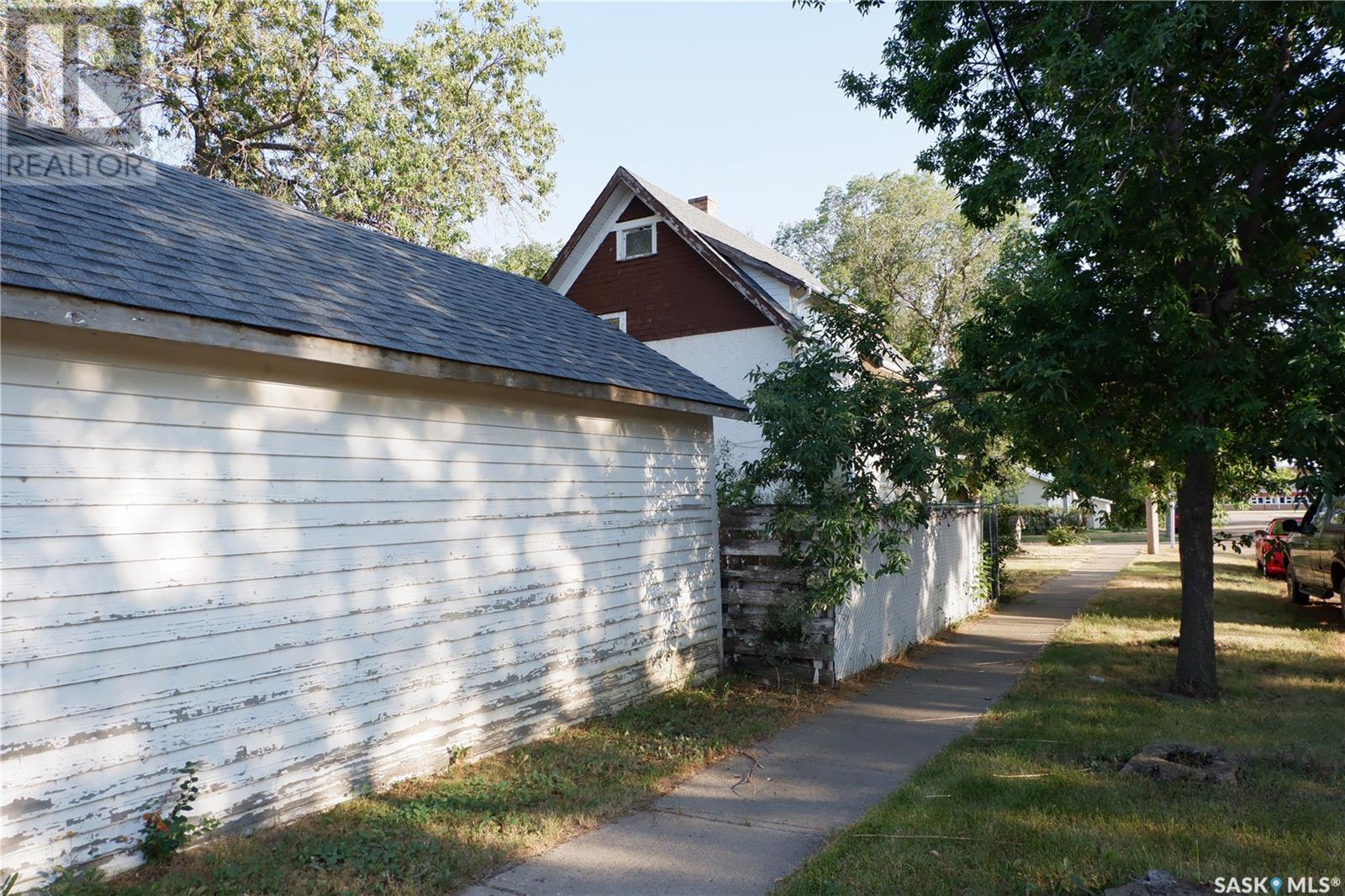 113 2nd Avenue W, Mossbank, Saskatchewan  S0H 3G0 - Photo 34 - SK981805