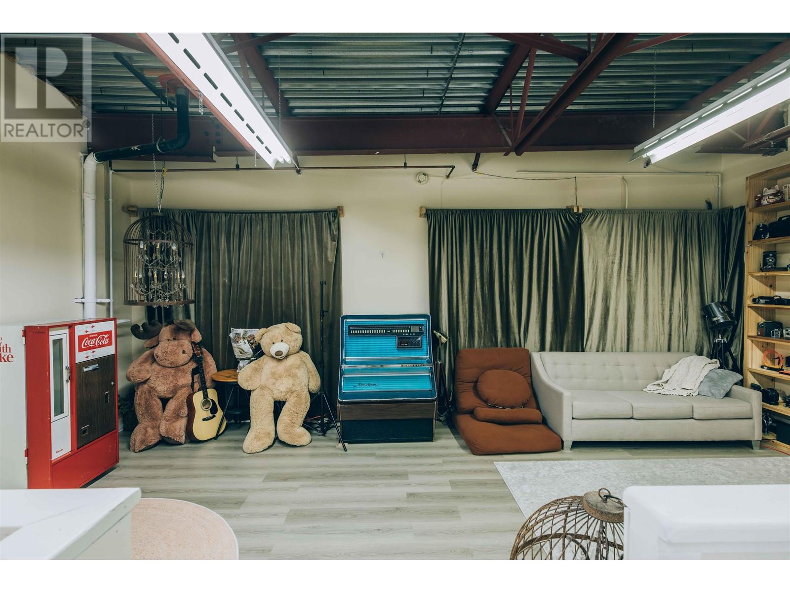 Listing Picture 2 of 15 : 120 4471 NO.6 ROAD, Richmond / 烈治文 - 魯藝地產 Yvonne Lu Group - MLS Medallion Club Member