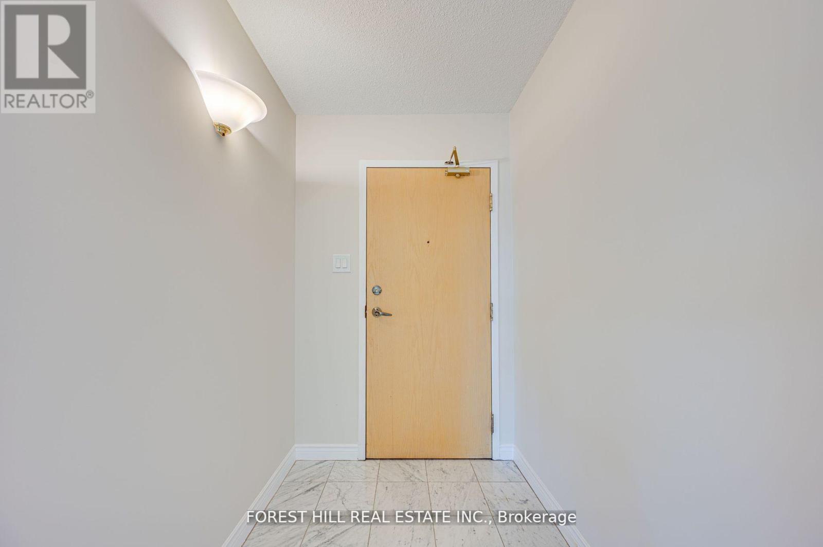 304 - 7 Townsgate Drive, Vaughan (Crestwood-Springfarm-Yorkhill), Ontario  L4J 7Z9 - Photo 2 - N9271330