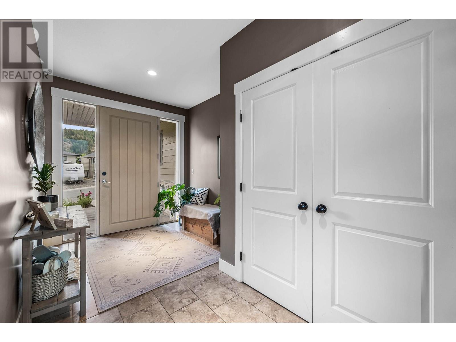 8774 Badger Drive, Kamloops, British Columbia   - Photo 3 - 180578