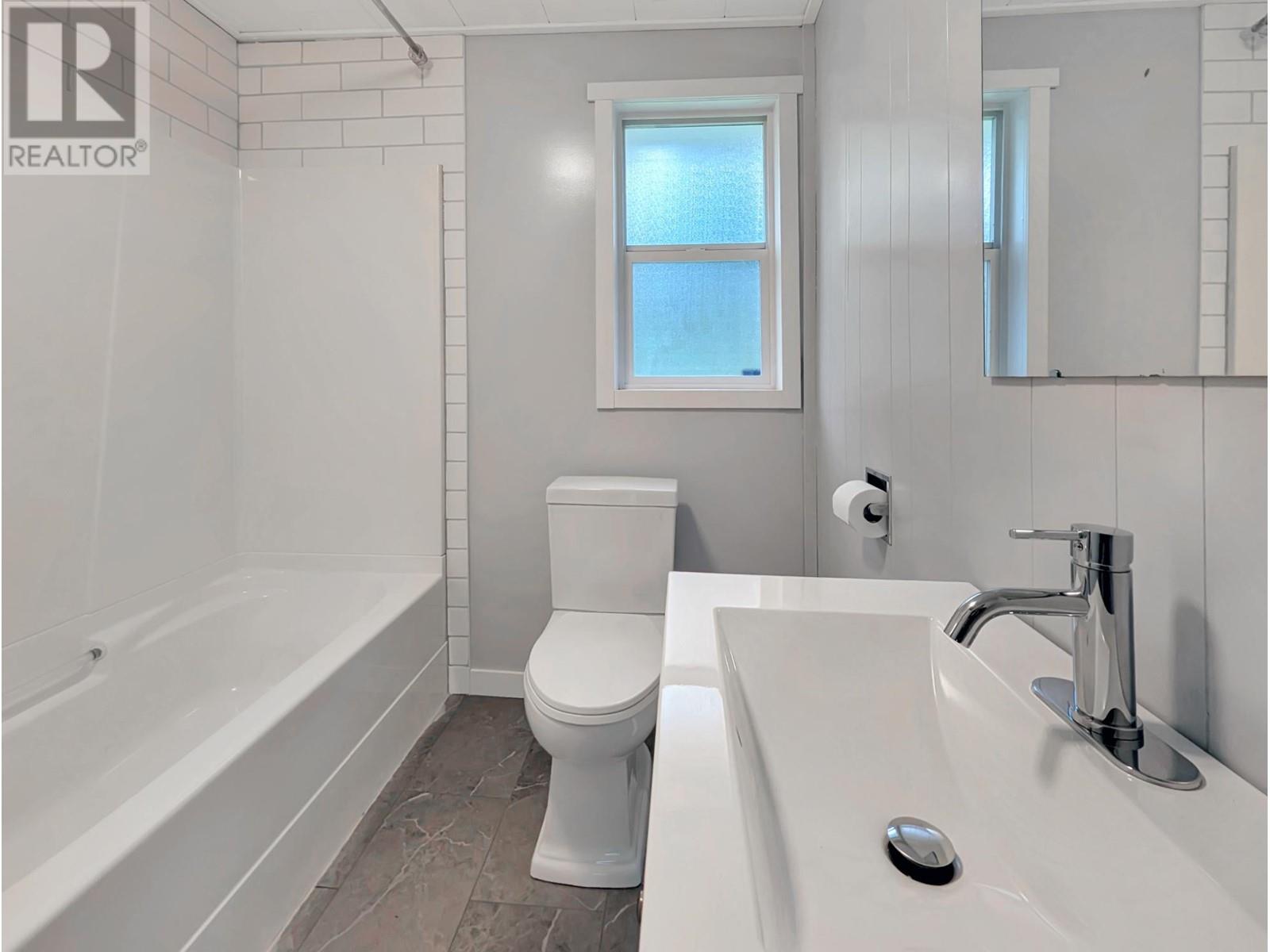 35 Lodge Drive, Clearwater, British Columbia  V0E 1N2 - Photo 18 - 180577