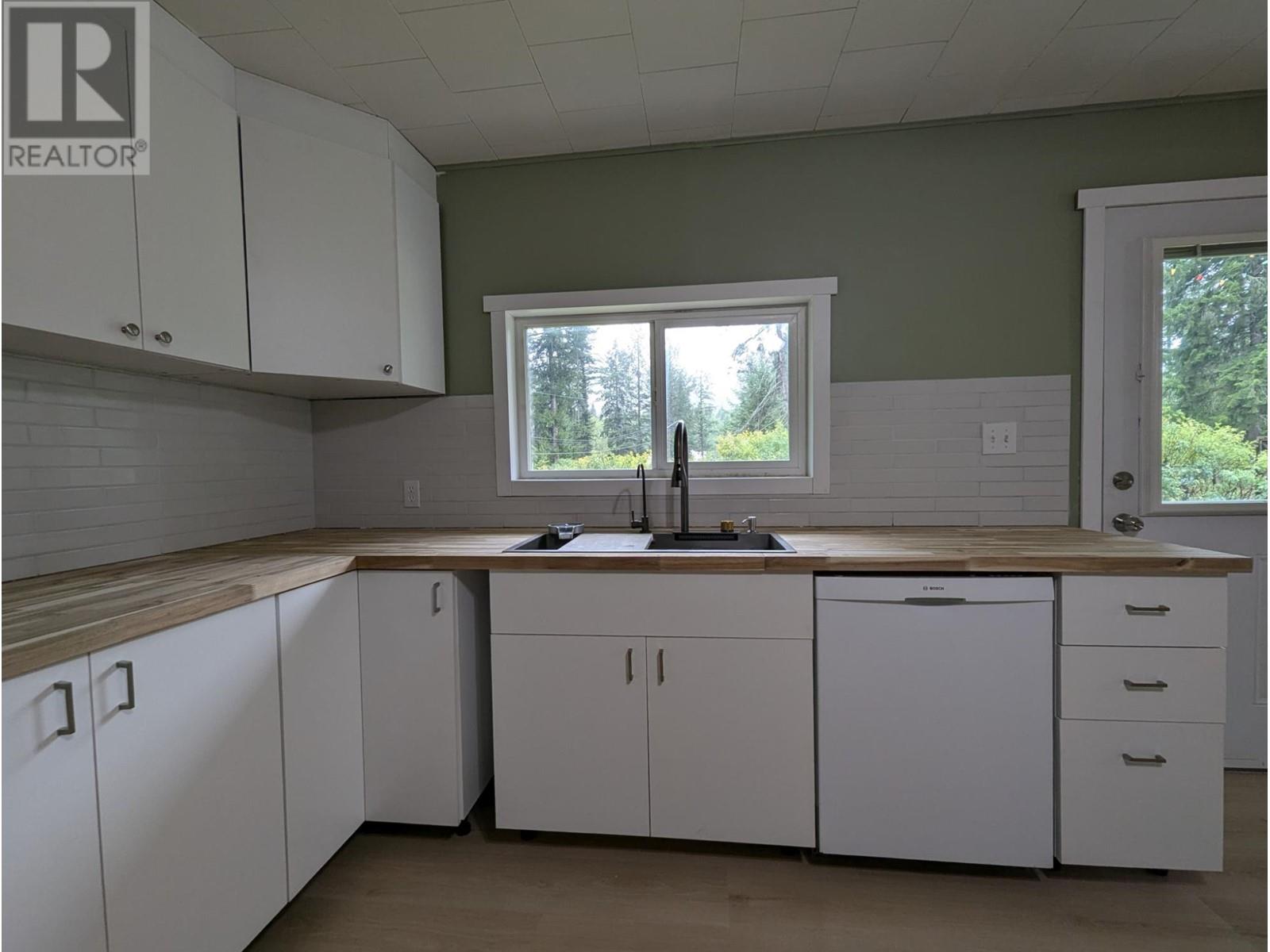 35 Lodge Drive, Clearwater, British Columbia  V0E 1N2 - Photo 8 - 180577