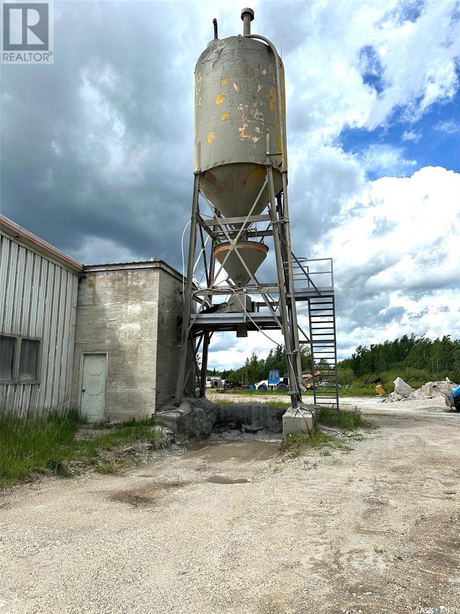 1124 Industrial Drive, Hudson Bay, Saskatchewan  S0E 0Y0 - Photo 3 - SK981854