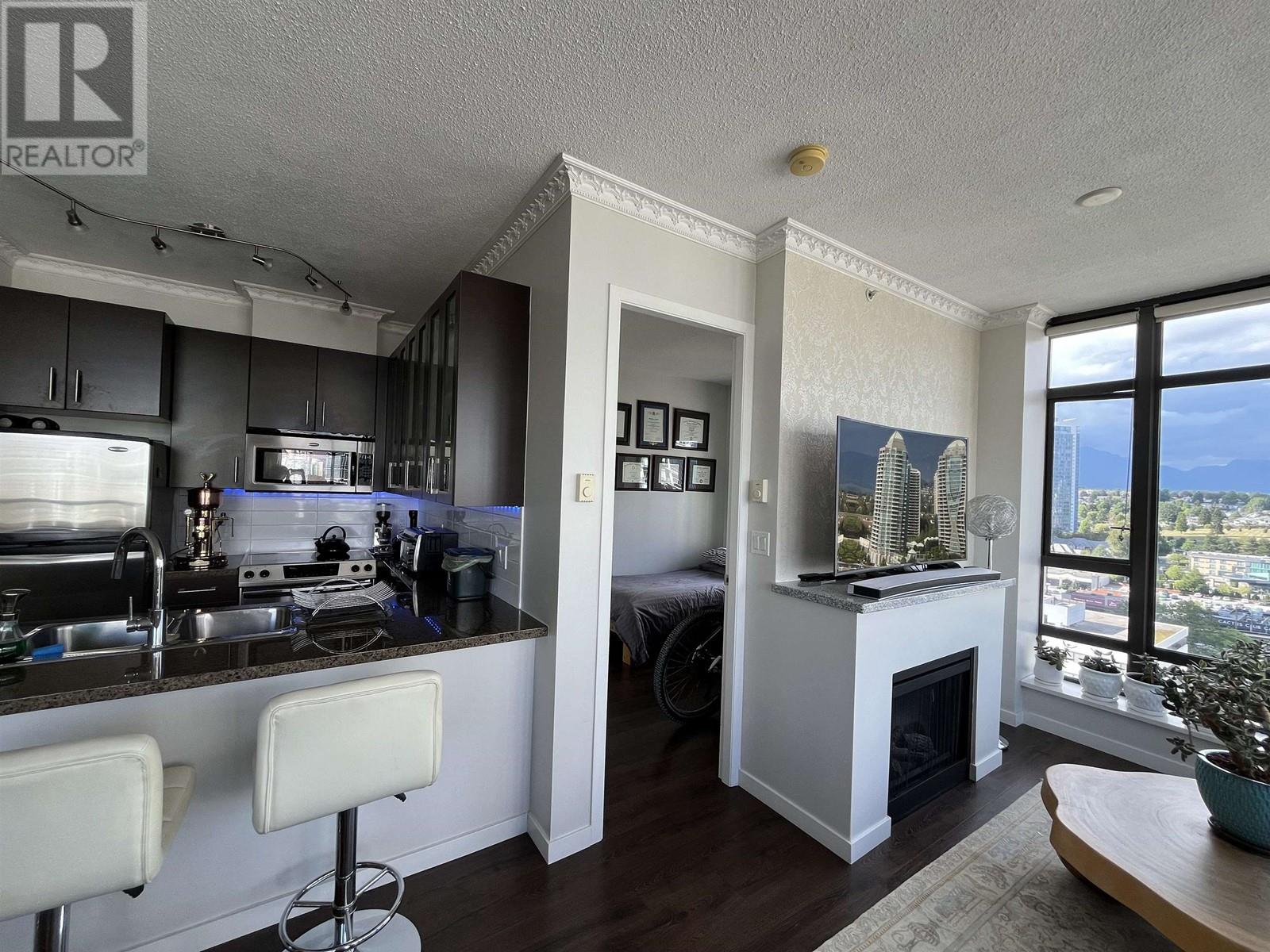 Listing Picture 6 of 17 : 2003 4250 DAWSON STREET, Burnaby / 本拿比 - 魯藝地產 Yvonne Lu Group - MLS Medallion Club Member