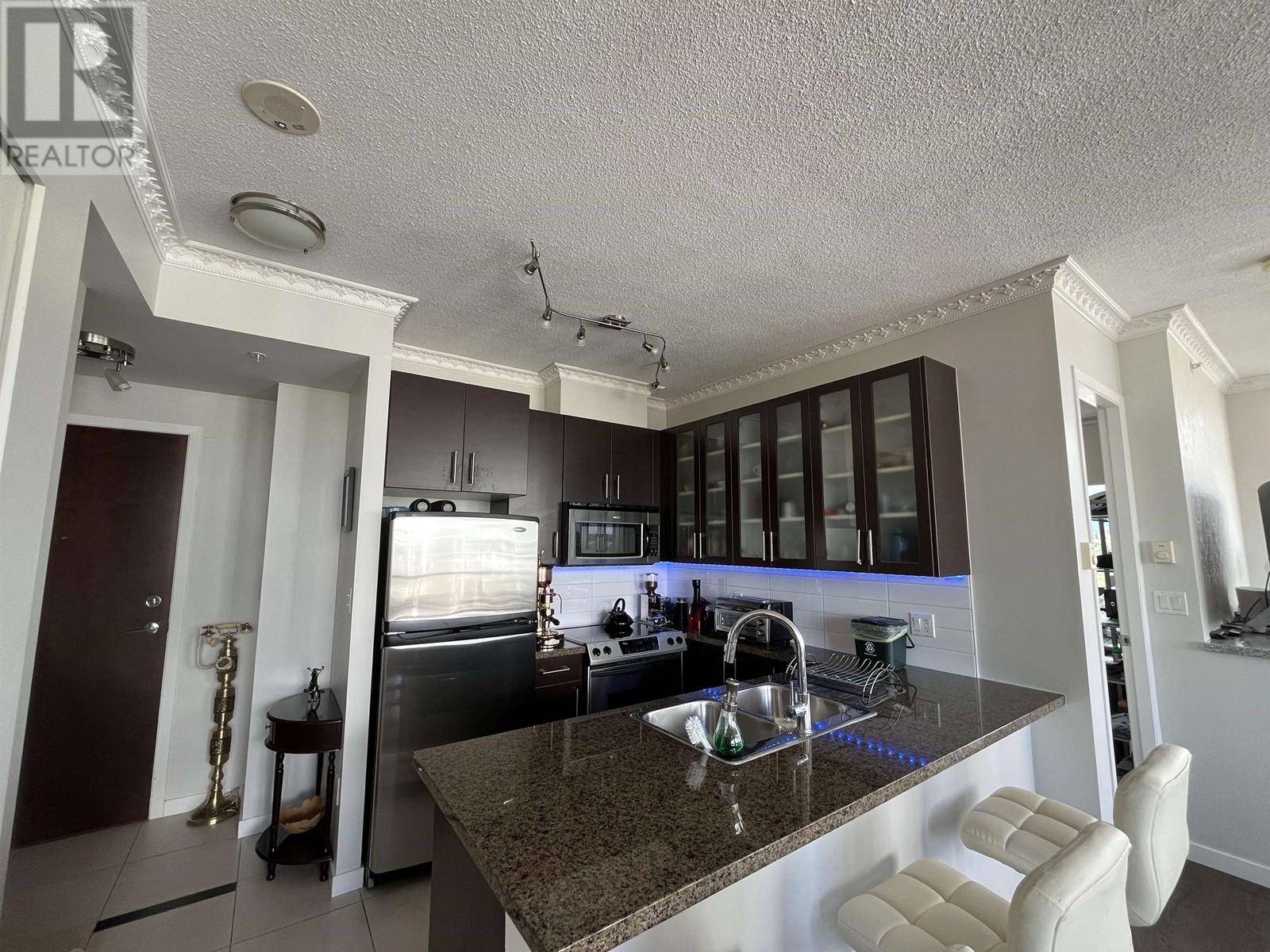 Listing Picture 5 of 17 : 2003 4250 DAWSON STREET, Burnaby / 本拿比 - 魯藝地產 Yvonne Lu Group - MLS Medallion Club Member
