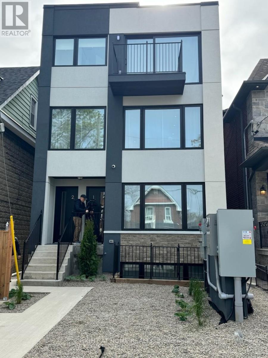 12 BATAVIA AVENUE, Toronto, Ontario