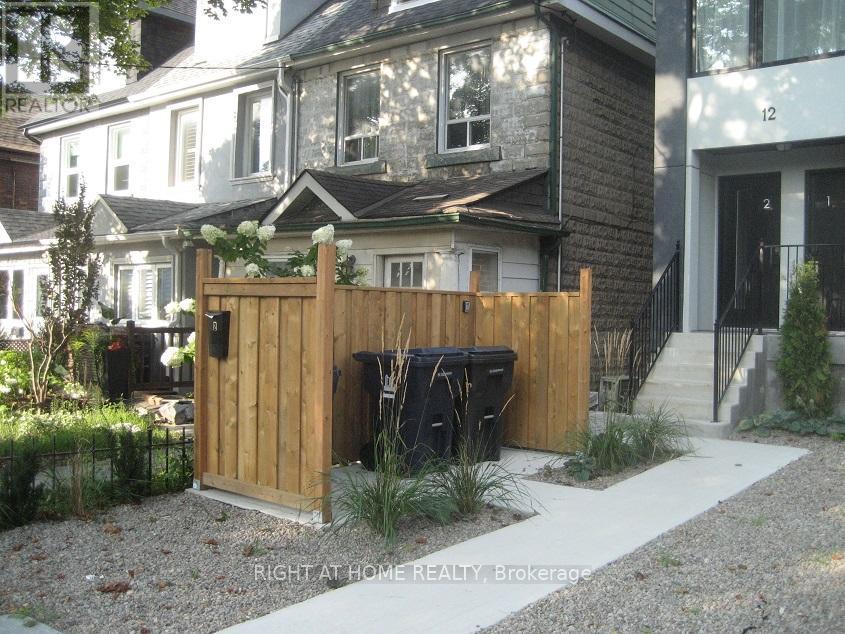 12 Batavia Avenue, Toronto, Ontario  M6N 4A2 - Photo 3 - W9271696