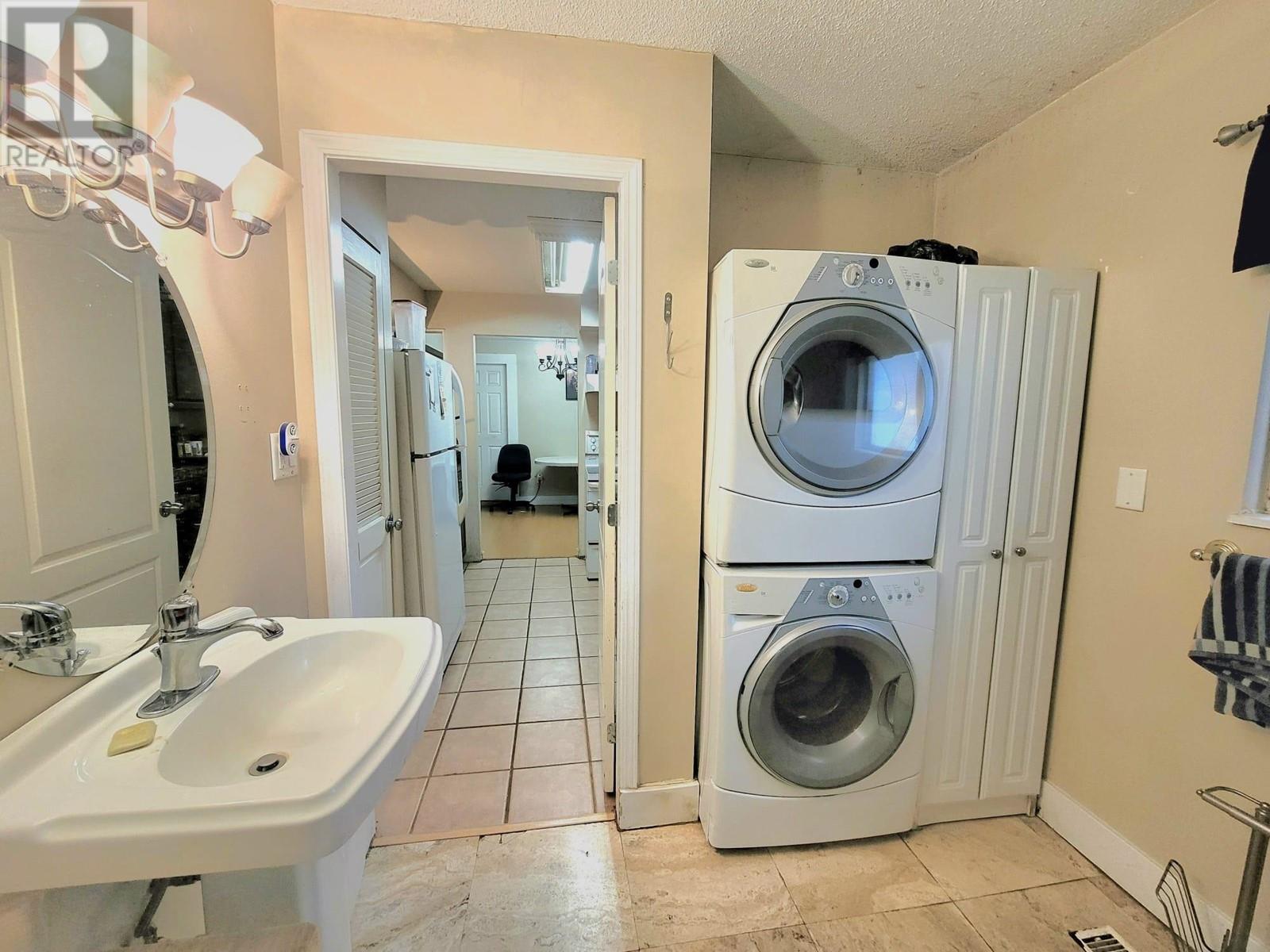 Listing Picture 11 of 19 : 5685 FOREST STREET, Burnaby / 本拿比 - 魯藝地產 Yvonne Lu Group - MLS Medallion Club Member