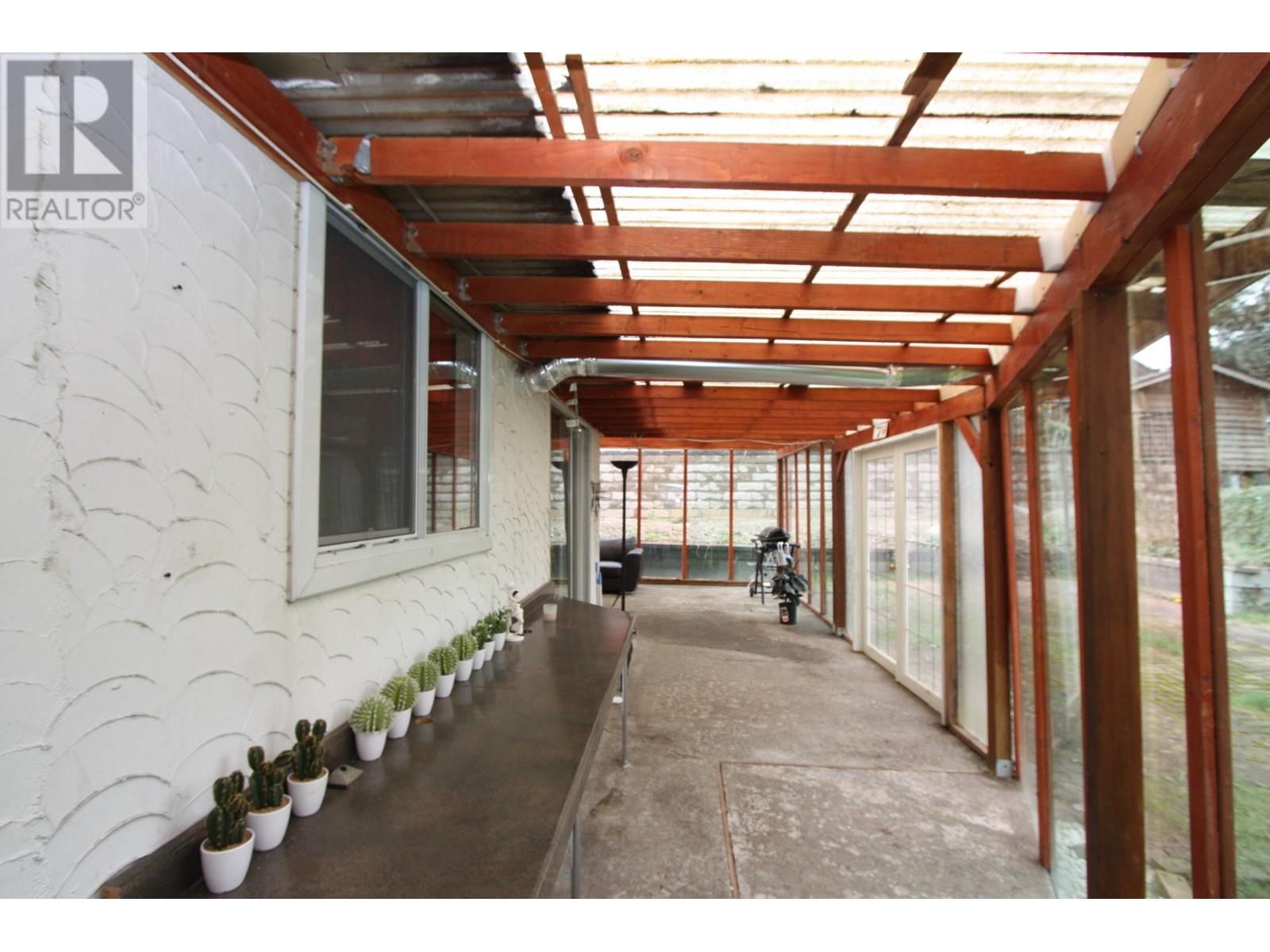 Listing Picture 18 of 19 : 5685 FOREST STREET, Burnaby / 本拿比 - 魯藝地產 Yvonne Lu Group - MLS Medallion Club Member