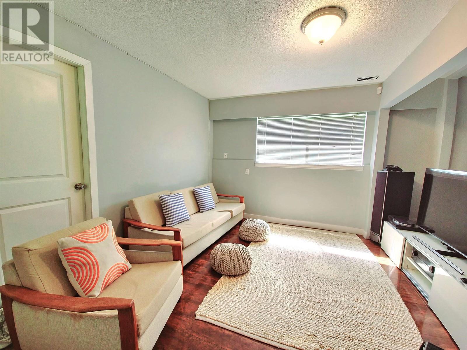 Listing Picture 2 of 19 : 5685 FOREST STREET, Burnaby / 本拿比 - 魯藝地產 Yvonne Lu Group - MLS Medallion Club Member