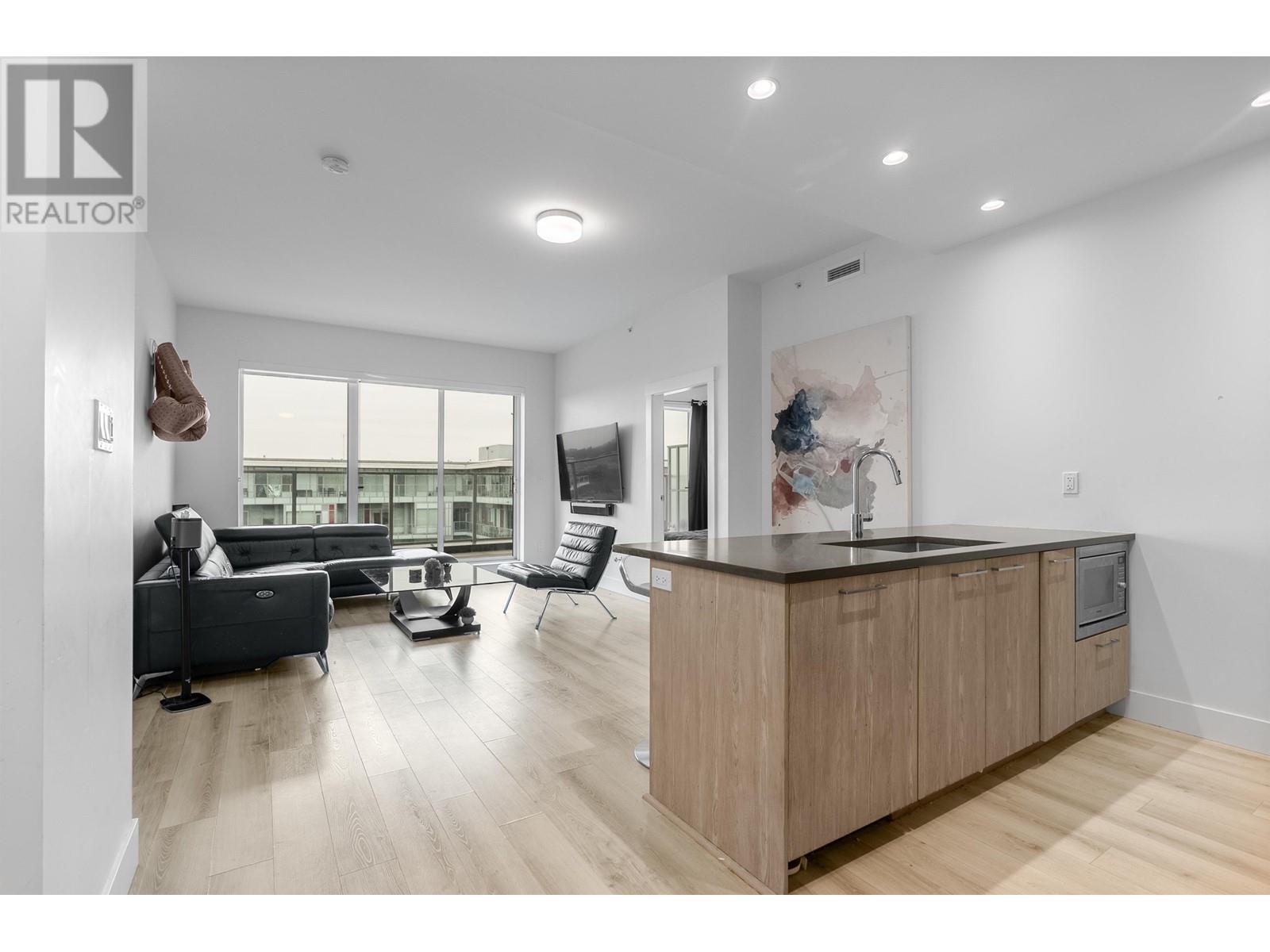 Listing Picture 2 of 40 : 911 10780 NO. 5 ROAD, Richmond / 烈治文 - 魯藝地產 Yvonne Lu Group - MLS Medallion Club Member