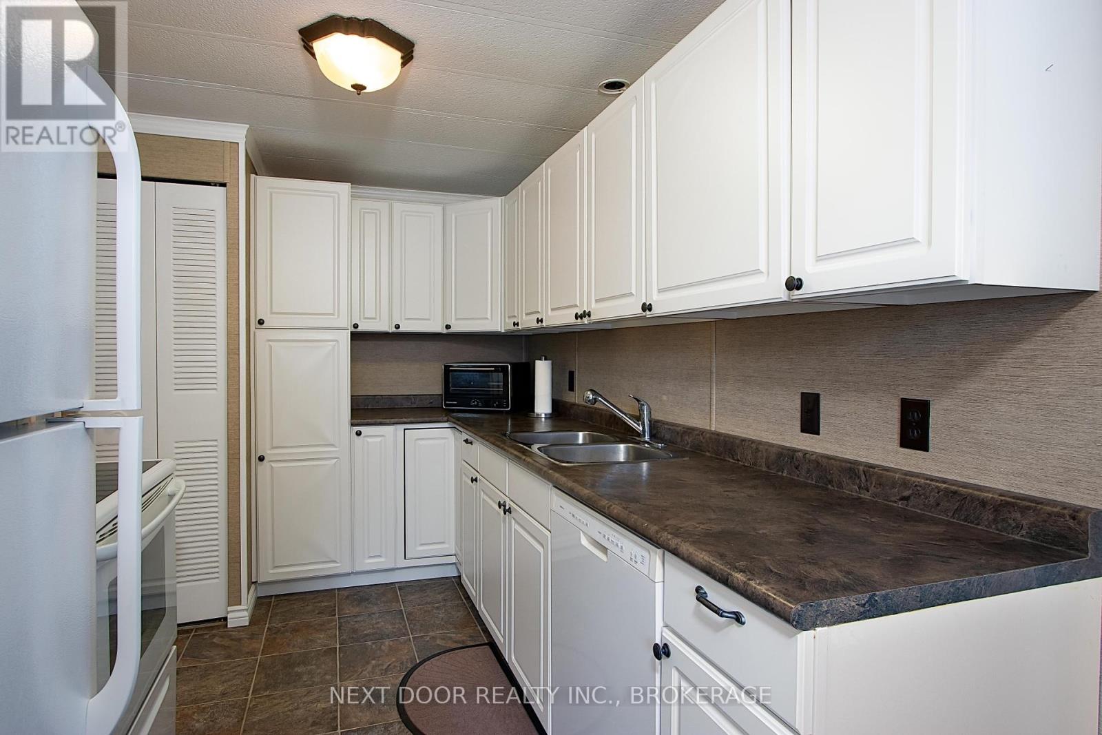 199 Pebble Beach Parkway, South Huron, Ontario  N0M 1T0 - Photo 13 - X9271805