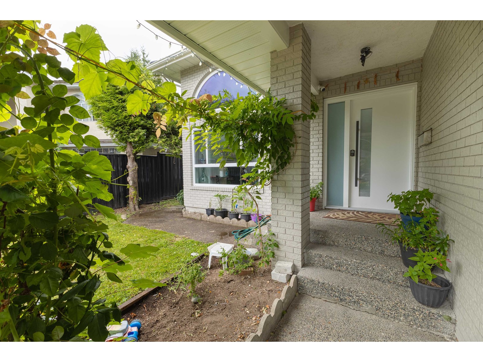 9025 121 Street, Surrey, British Columbia  V3V 7W9 - Photo 2 - R2918114