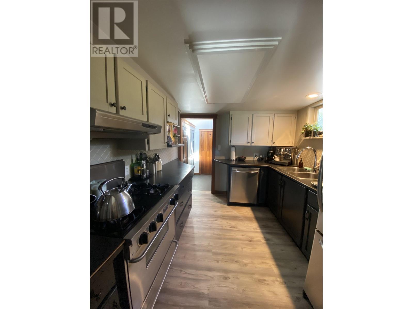 4479 Stalashen Drive, Sechelt, British Columbia  V7Z 0B3 - Photo 9 - R2890249