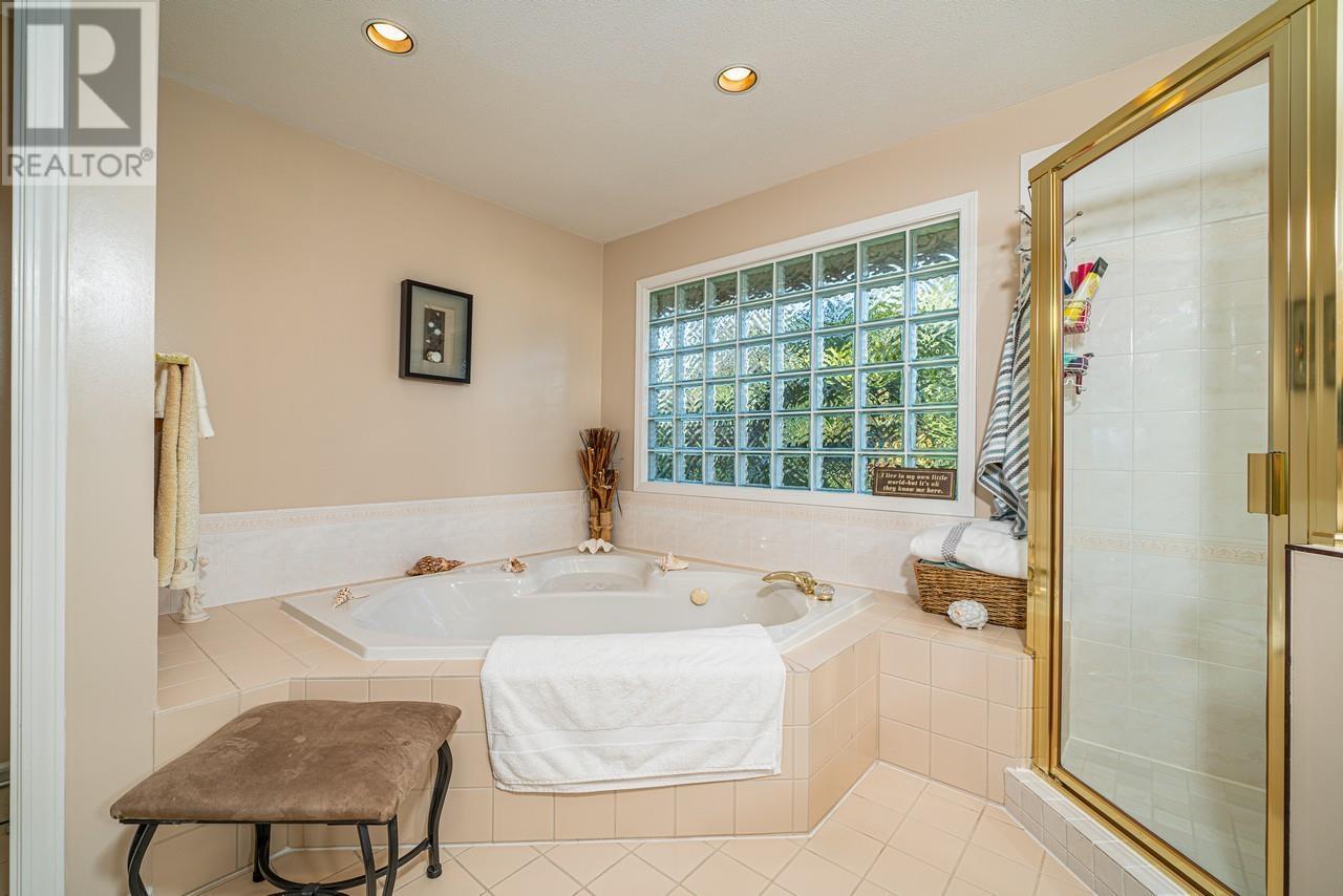 Listing Picture 18 of 30 : 3540 RIVER ROAD, Richmond / 烈治文 - 魯藝地產 Yvonne Lu Group - MLS Medallion Club Member