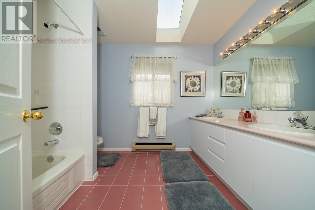 Listing Picture 21 of 30 : 3540 RIVER ROAD, Richmond / 烈治文 - 魯藝地產 Yvonne Lu Group - MLS Medallion Club Member