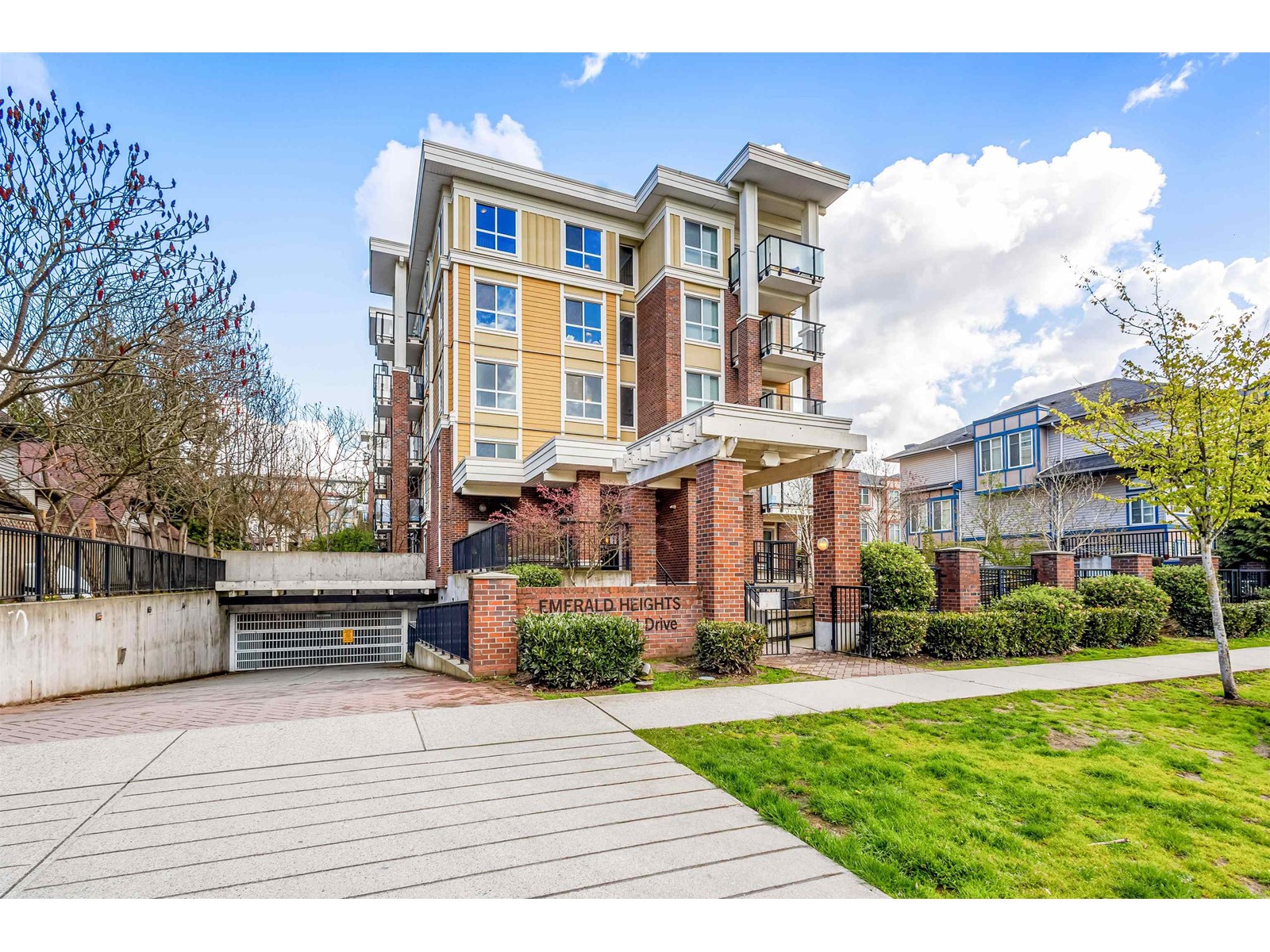 601 13883 LAUREL DRIVE, surrey, British Columbia