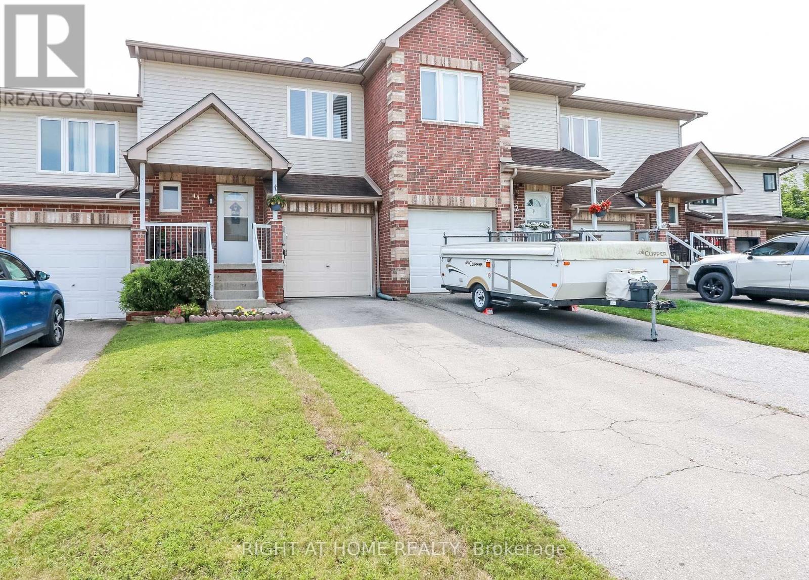 44 Parkside Crescent, Essa (Angus), Ontario  L3W 0K9 - Photo 2 - N9272311