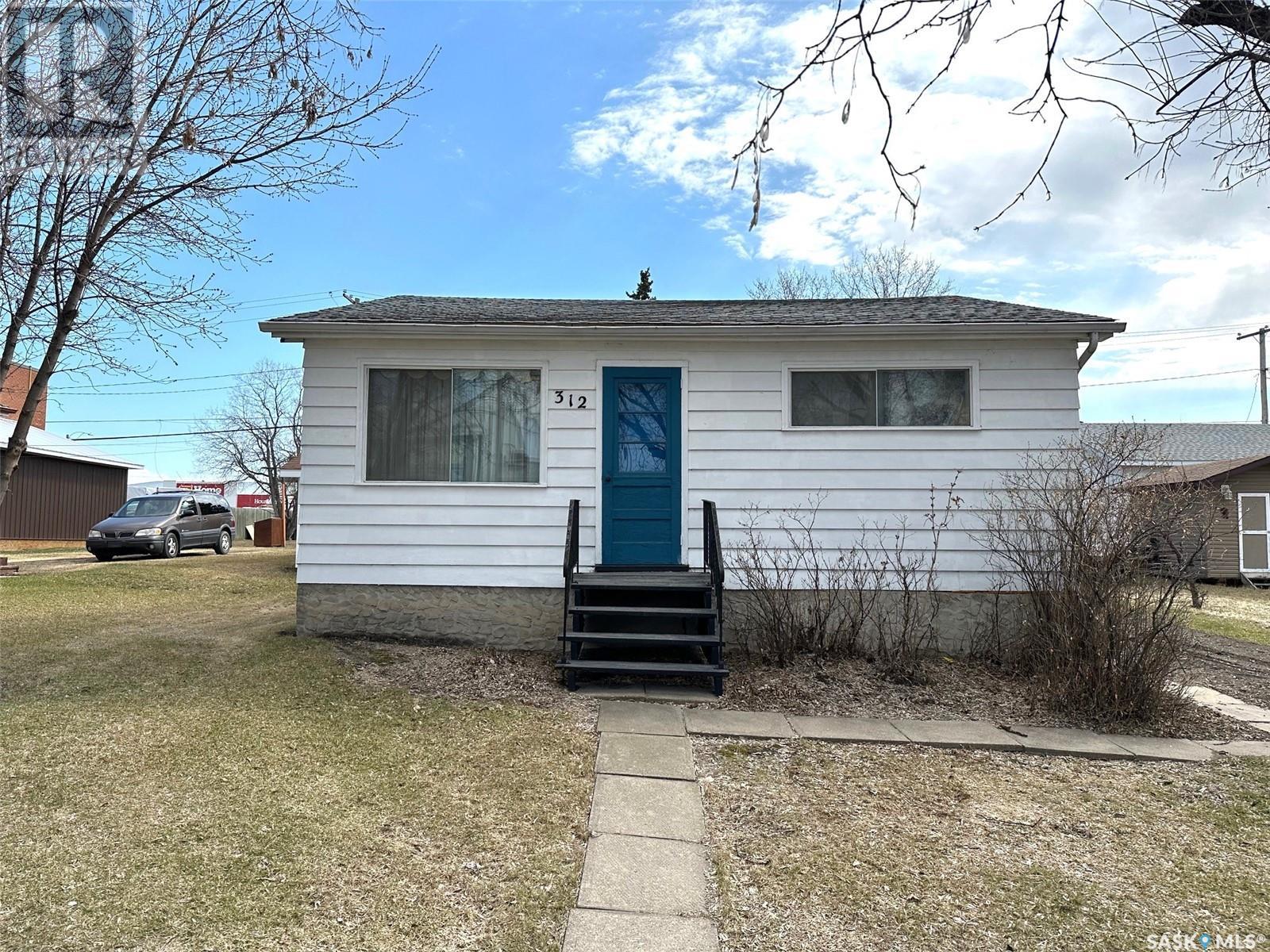 312 Main Street, Hudson Bay, Saskatchewan  S0E 0Y0 - Photo 1 - SK981875