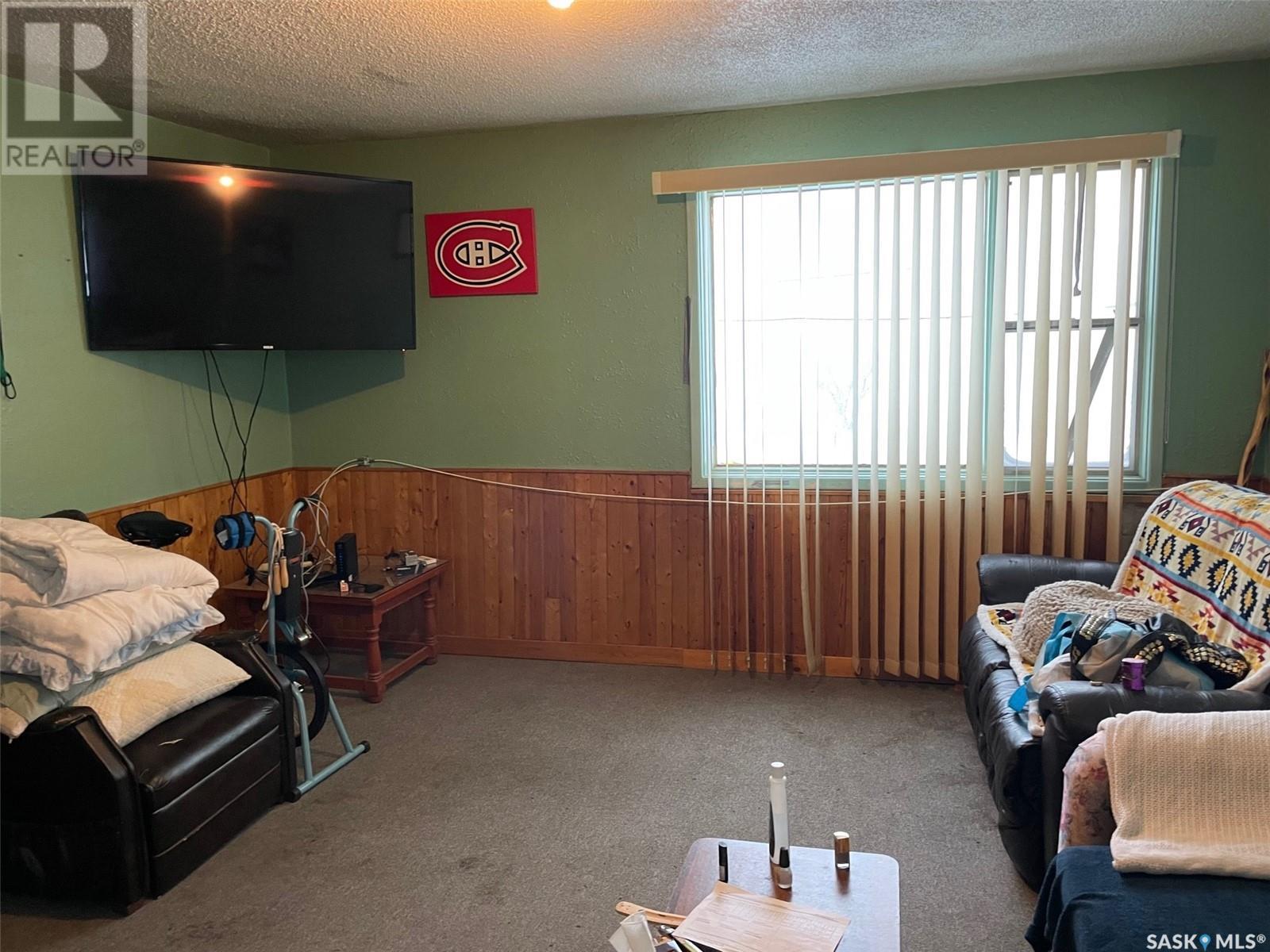 101 Railway Avenue, Hudson Bay, Saskatchewan  S0E 0Y0 - Photo 3 - SK981813