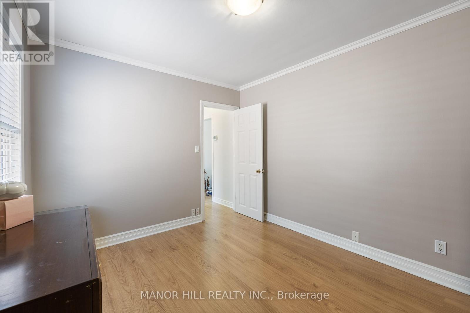 31 Chartwell Road, Toronto, Ontario  M8Z 4E9 - Photo 17 - W9272259